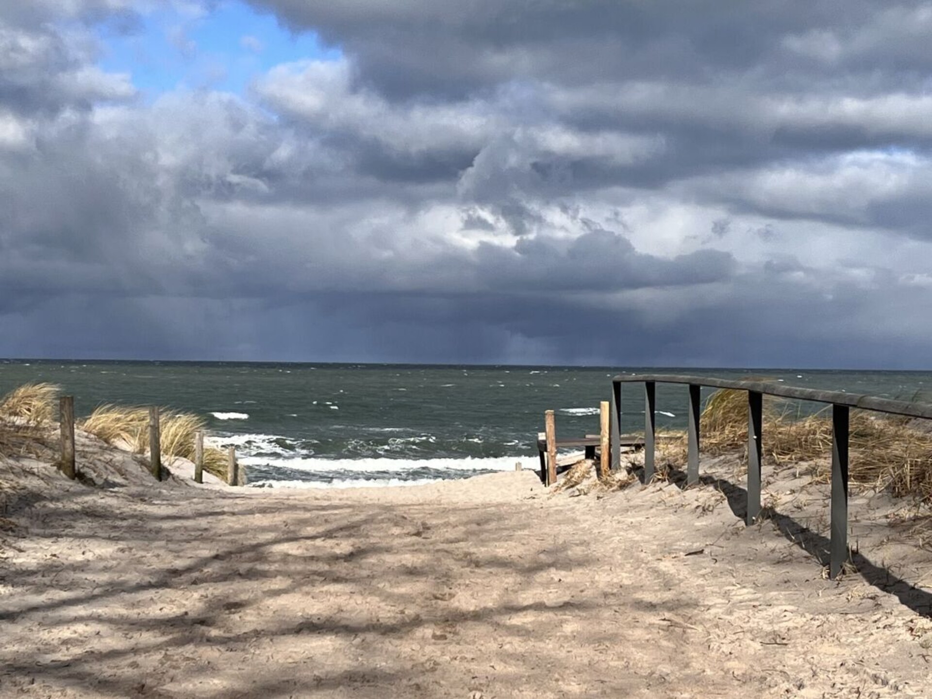 Modern appartement bij het strand met terras en open haard in Zingst - foto 26