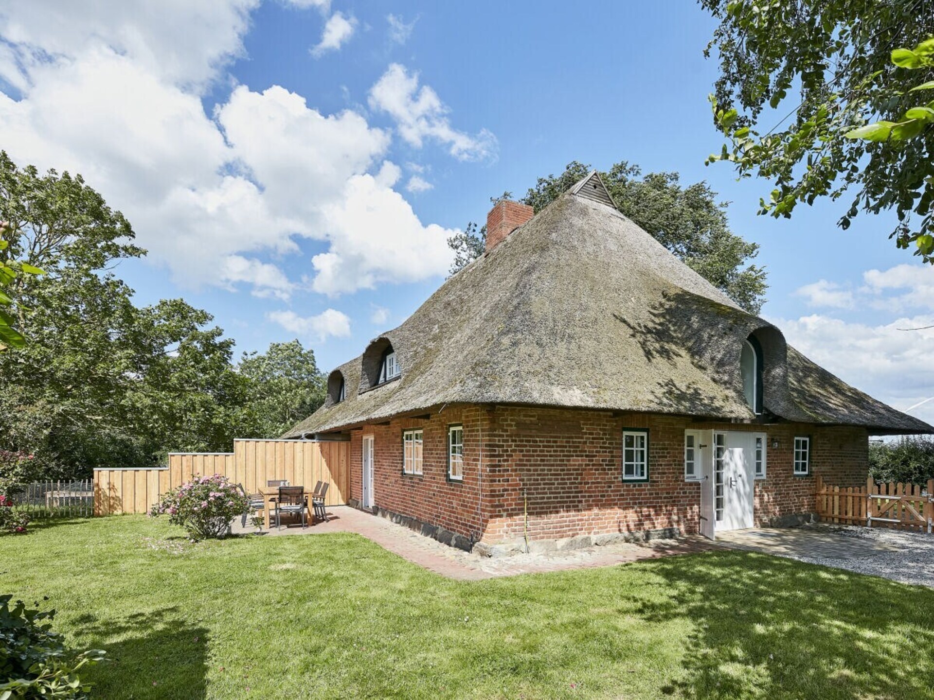 Rietgedekt vakantiehuis bij Oldenburg met weids uitzicht en grote tuin - foto 26