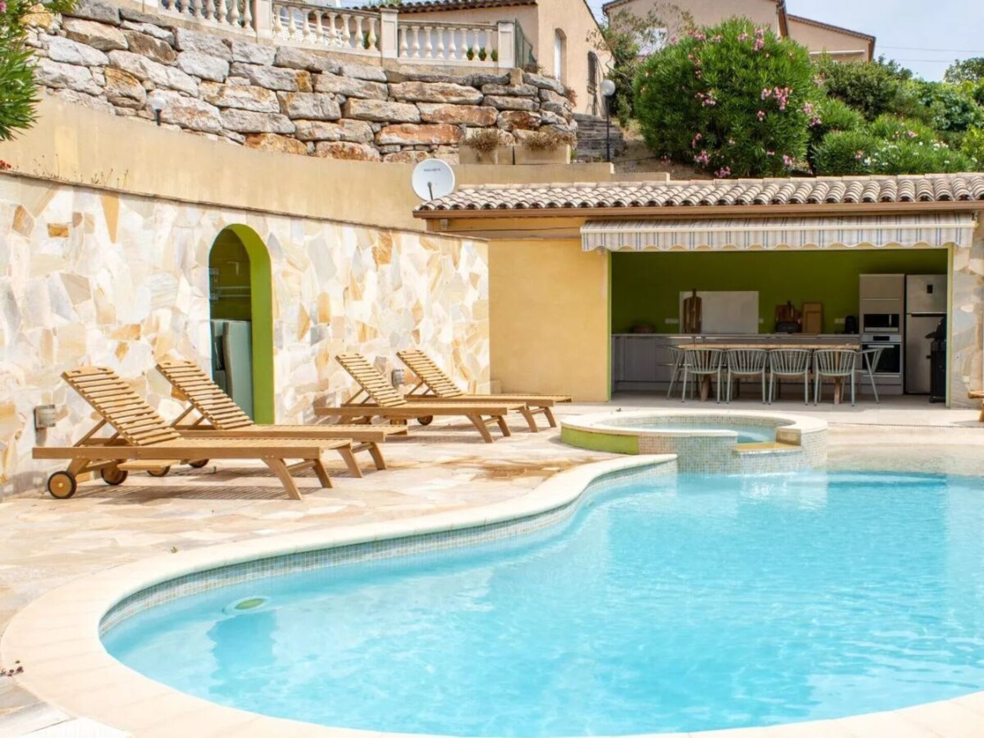 Licht vakantiehuis met airco en zeezicht in Sainte-Maxime - foto 4