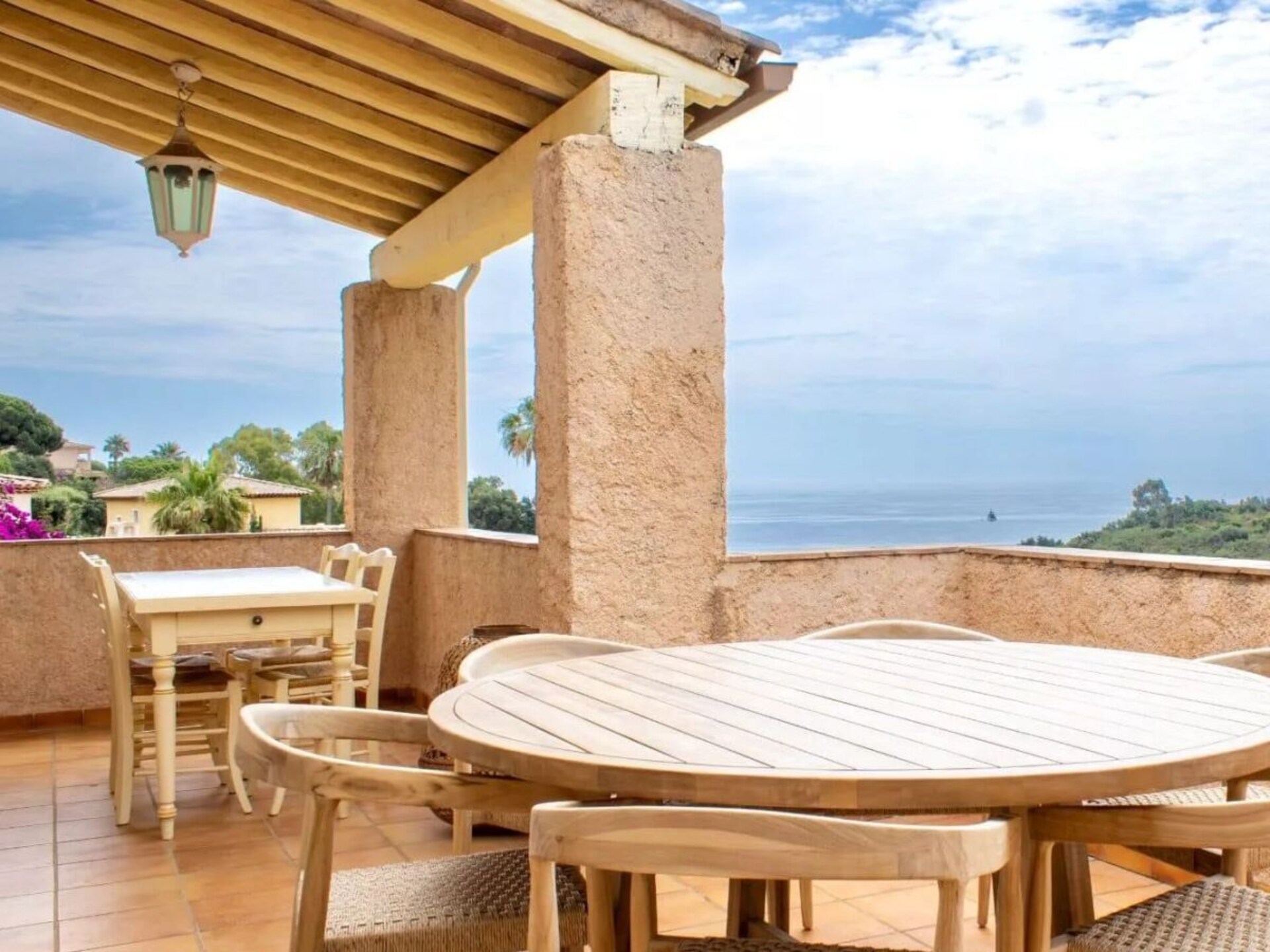 Licht vakantiehuis met airco en zeezicht in Sainte-Maxime - foto 5