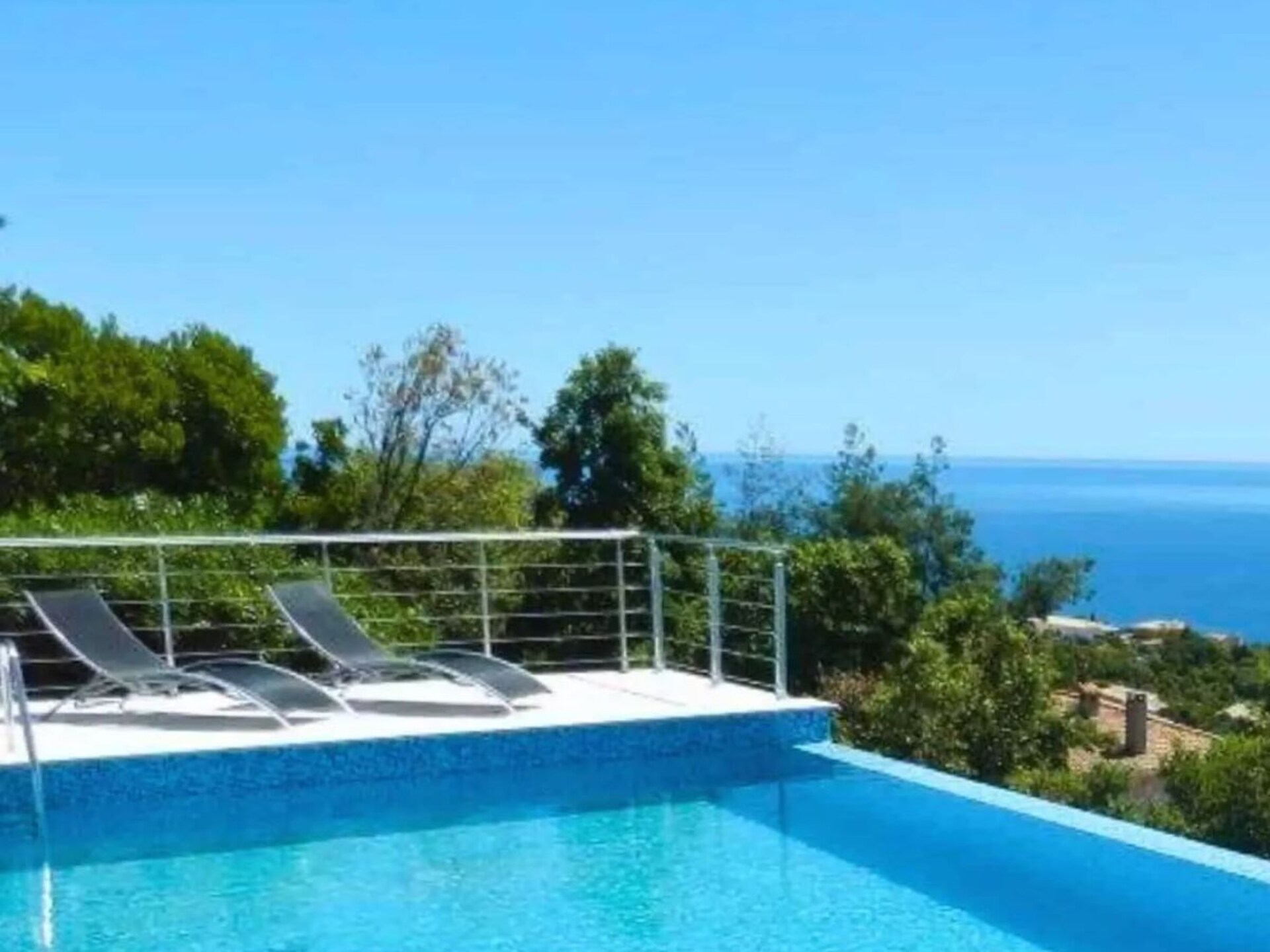 Provençaalse villa met panoramisch zeezicht en verwarmd zwembad in Estérel - foto 2
