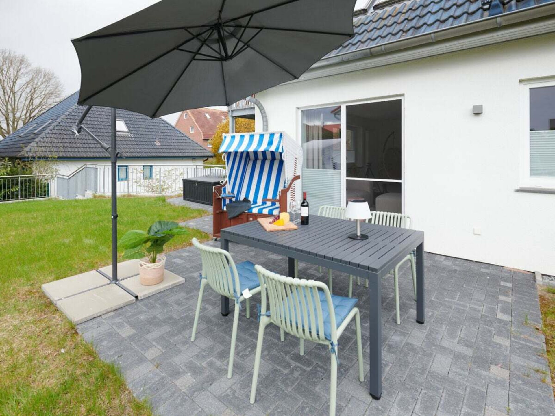 Surf Lounge: Modern appartement met kunst en terras in Laboe - foto 13