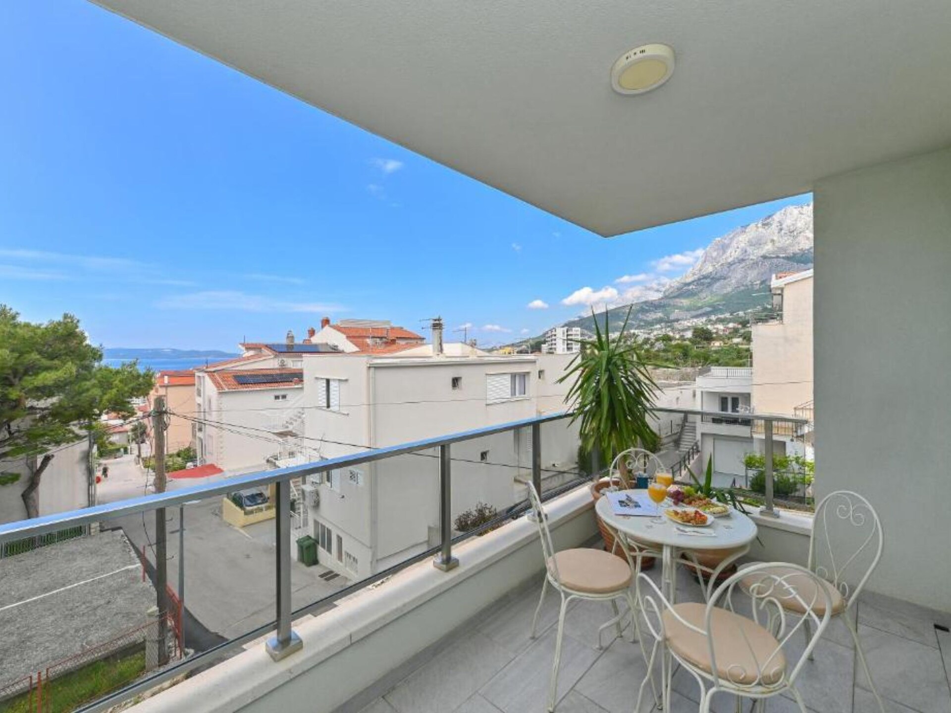 Apartment Hani 2: Modern appartement met balkon en zeezicht in Makarska - foto 27