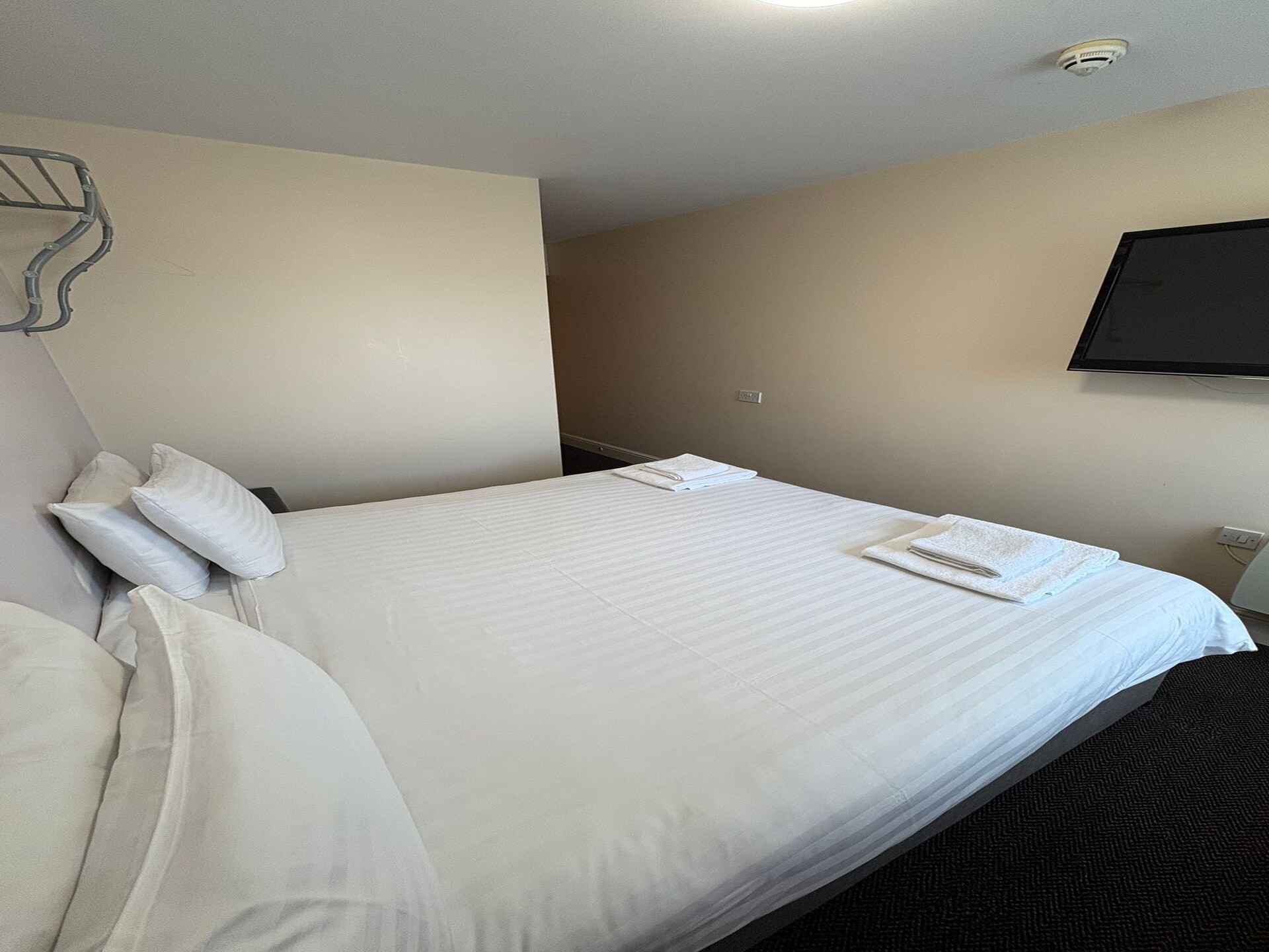 Compacte Twin Room op het platteland bij Gloucester met gratis WiFi - foto 5