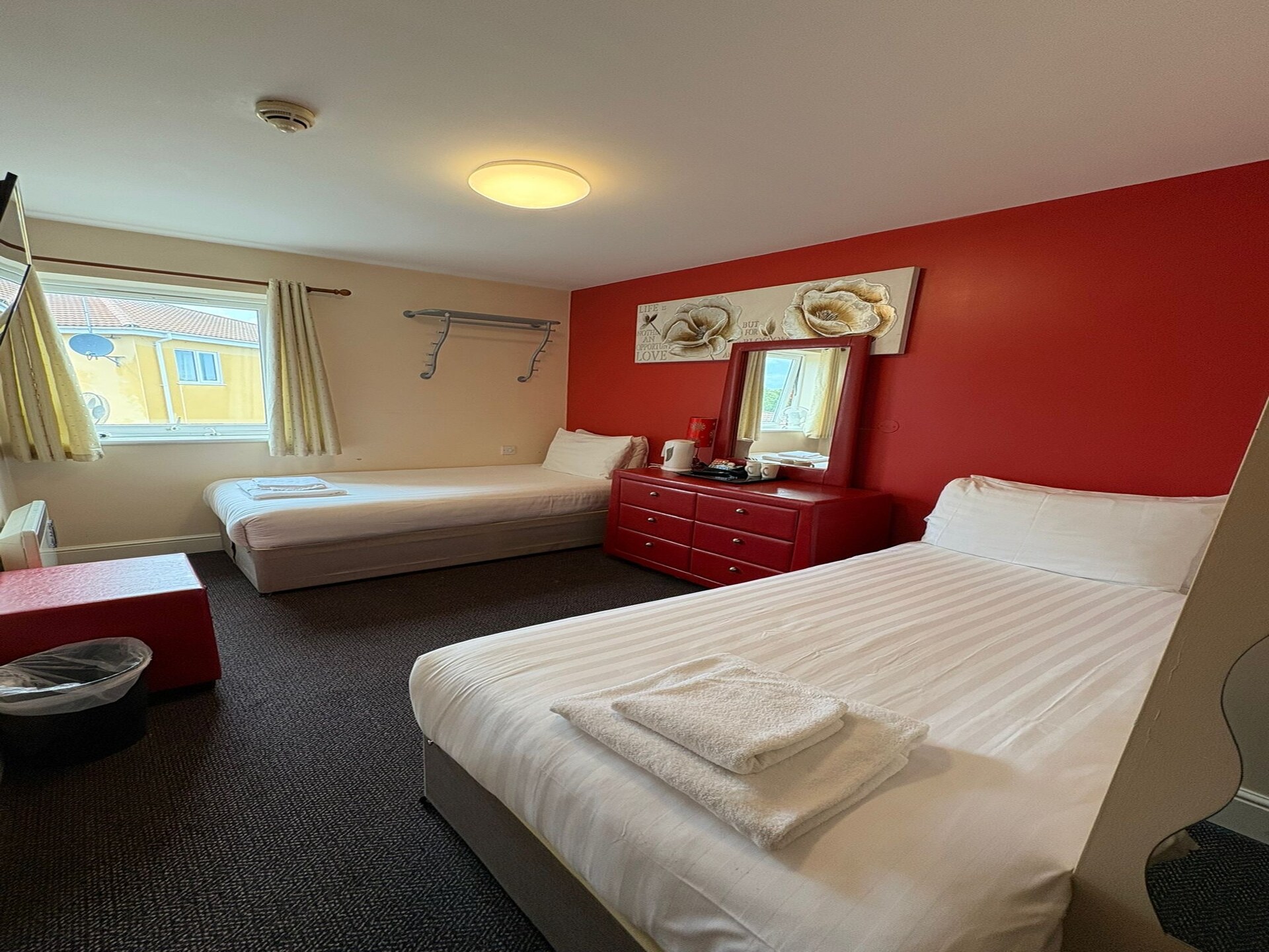 Compacte Twin Room op het platteland bij Gloucester met gratis WiFi - foto 6