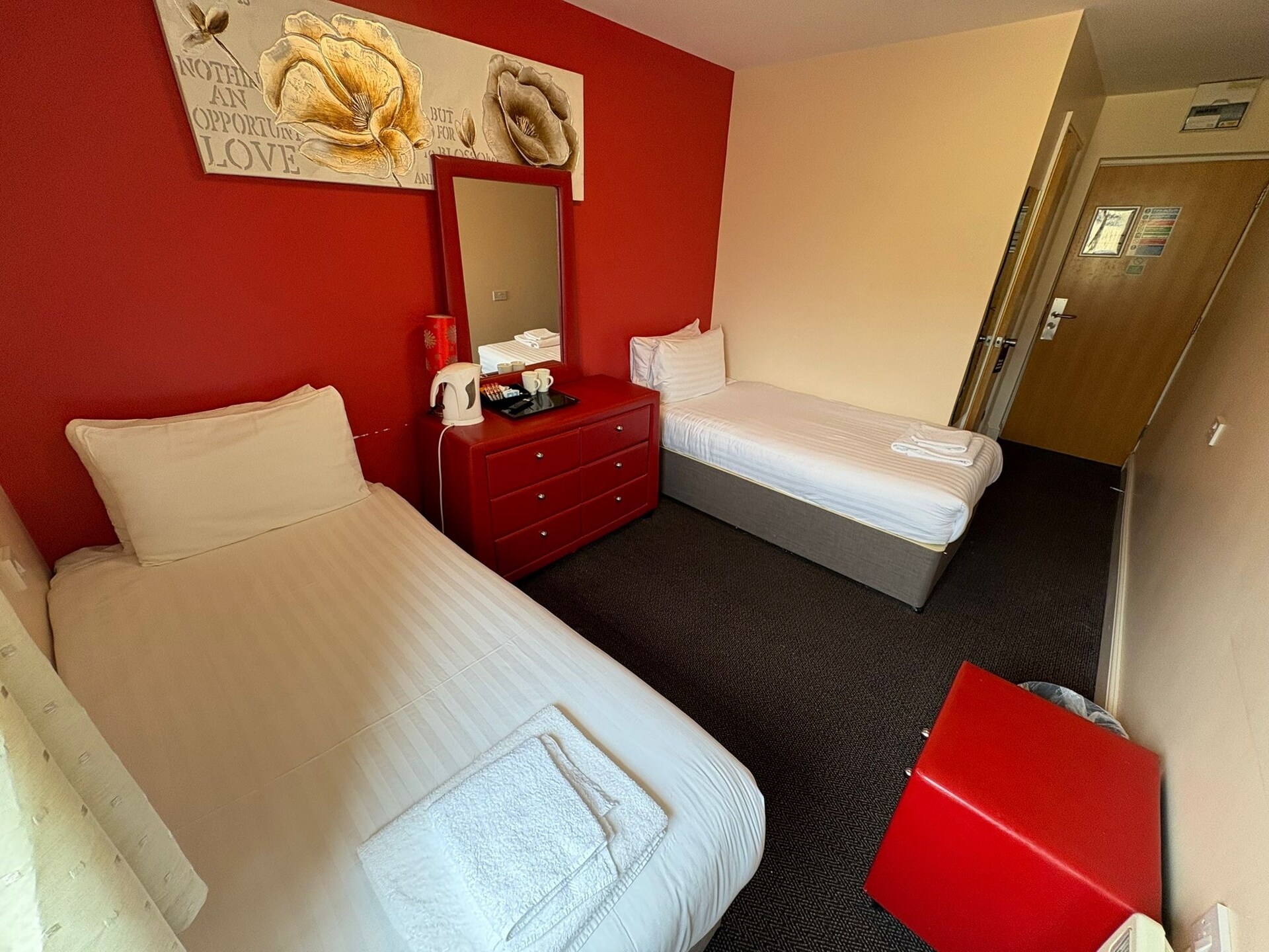 Compacte Twin Room op het platteland bij Gloucester met gratis WiFi - foto 8