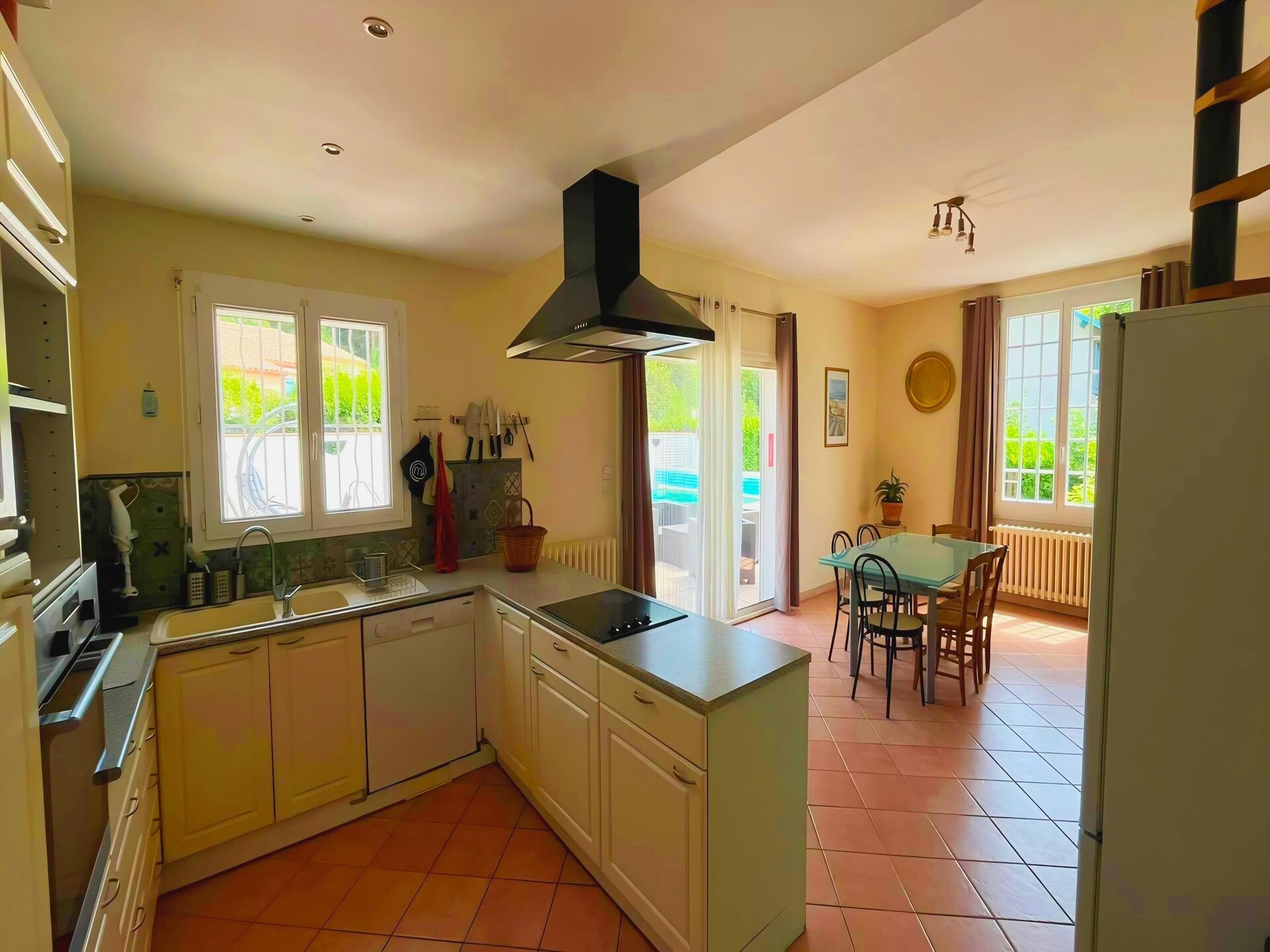 Vrijstaande villa met privézwembad en Pyreneeënzicht in Saint-Denis - foto 8