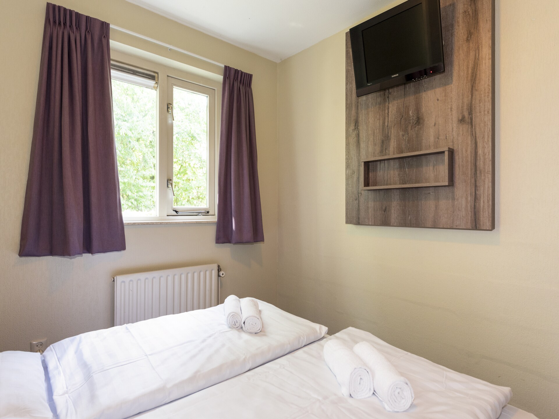 Luxe bungalow met sauna en hot tub op vakantiepark in Brabantse bossen - foto 8
