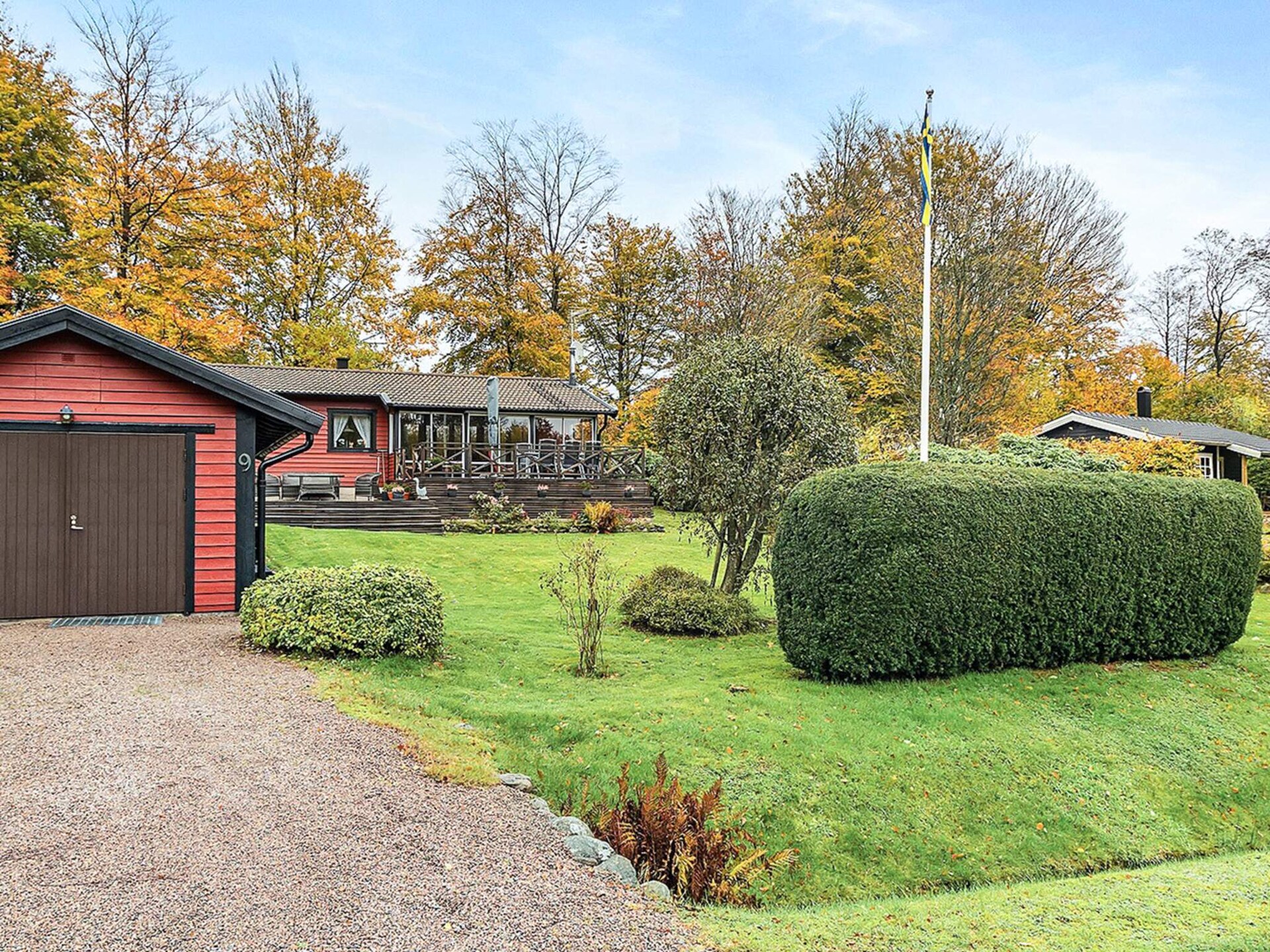 Bosrijke oase aan de golfbaan met zwemmeer nabij Hjärnarp - foto 8