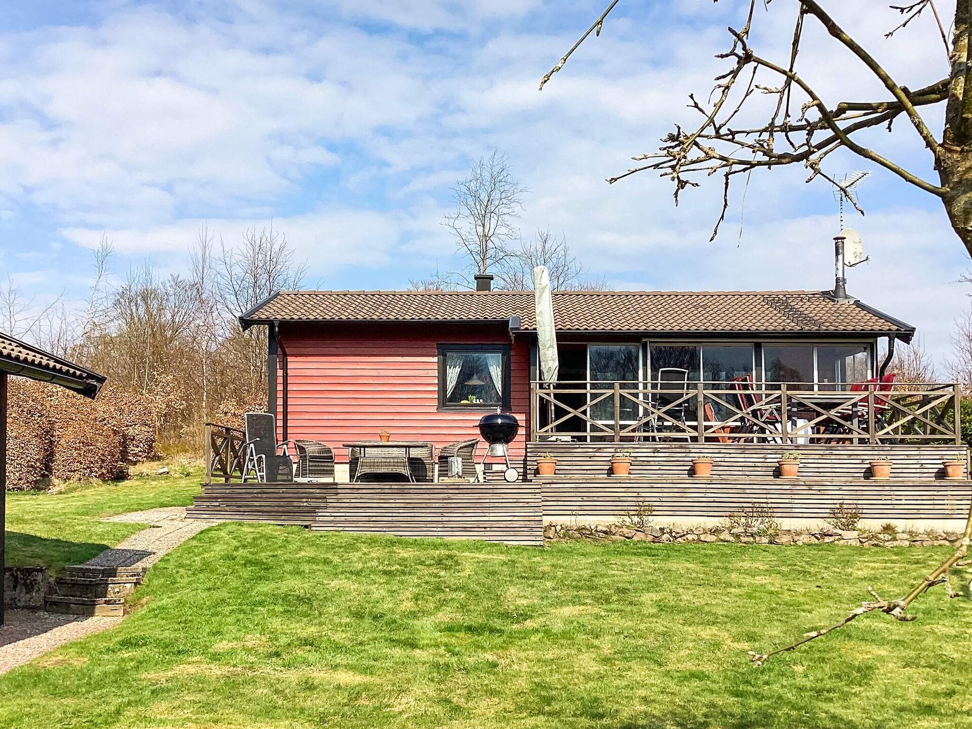 Bosrijke oase aan de golfbaan met zwemmeer nabij Hjärnarp - foto 13