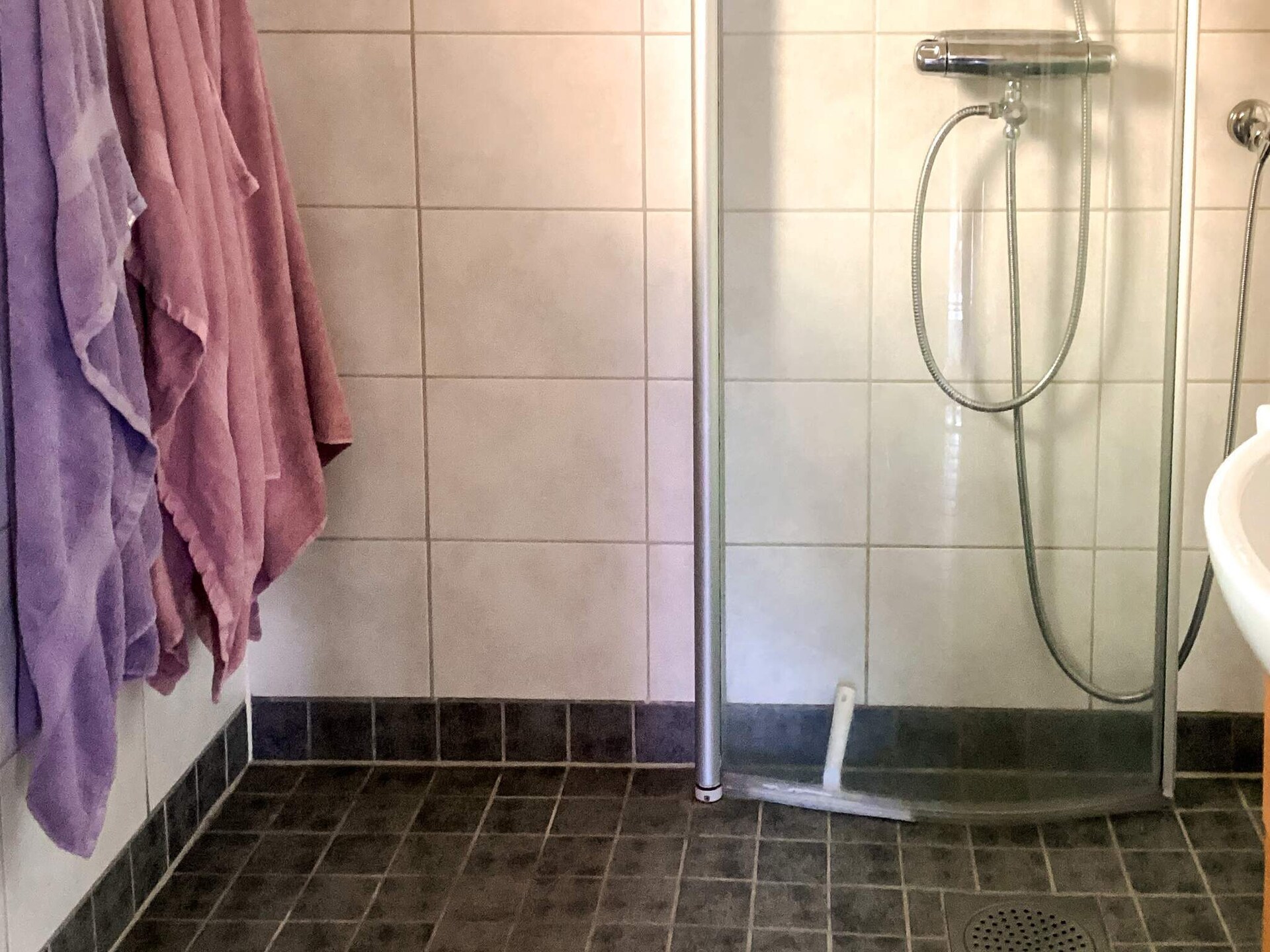 Bosrijke oase aan de golfbaan met zwemmeer nabij Hjärnarp - foto 25