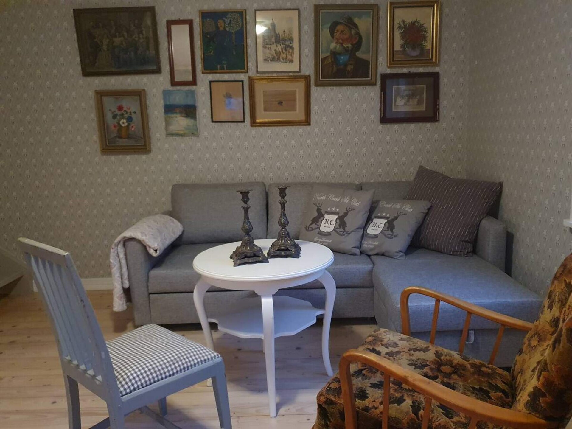 Ruim vakantiehuis met gastenverblijf en grote tuin bij Fågelmara - foto 20