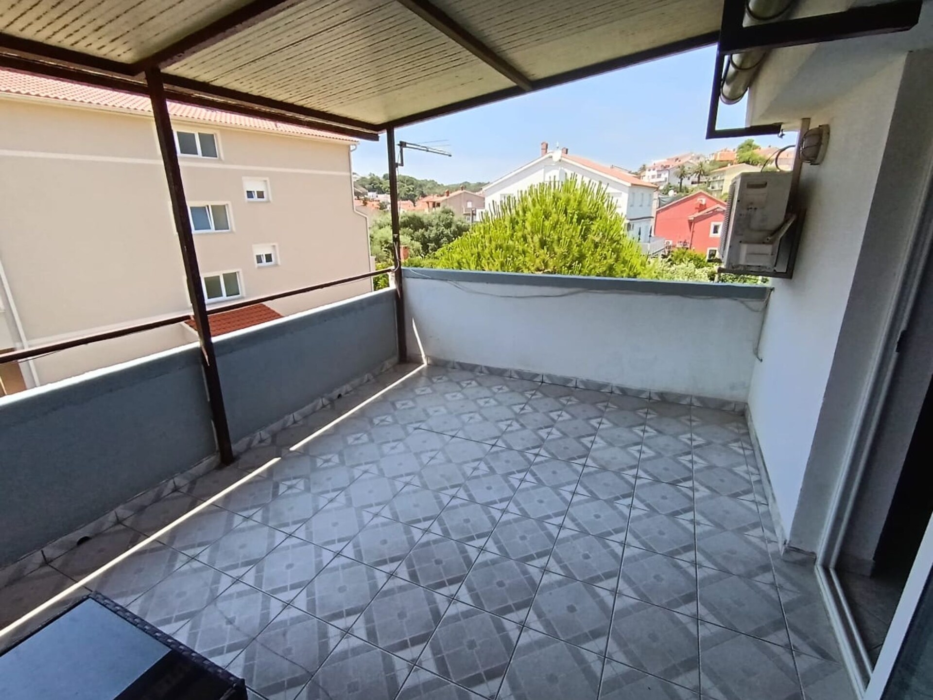 Appartement met terras op 100m van het strand in Rab - foto 17