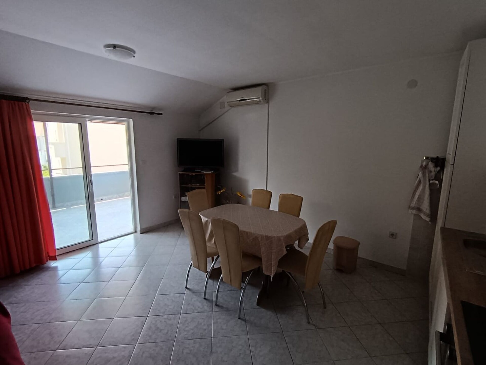 Appartement met terras op 100m van het strand in Rab - foto 1
