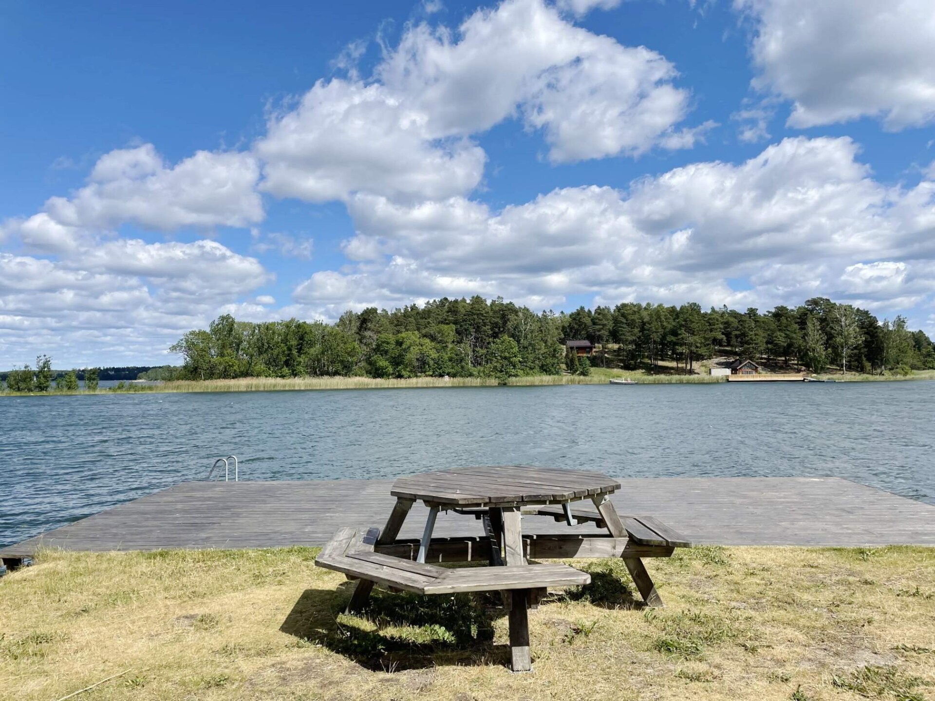 Knus gastenverblijf aan de golfbaan, 200 meter van de zee bij Vaxholm - foto 10