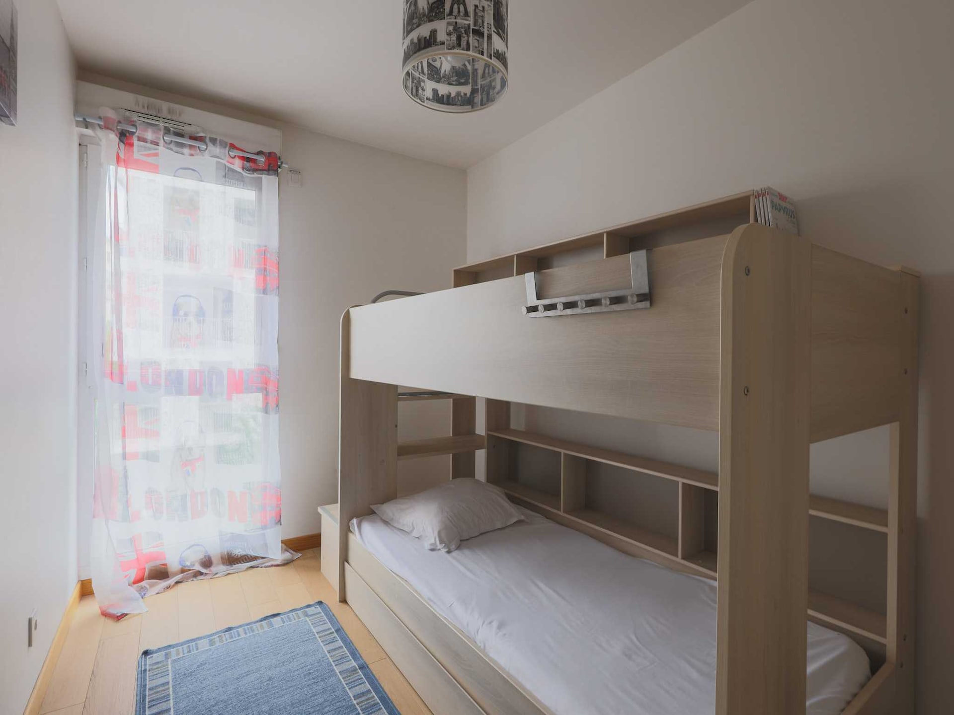 Modern appartement in Saint-Ouen-sur-Seine met balkon - foto 2