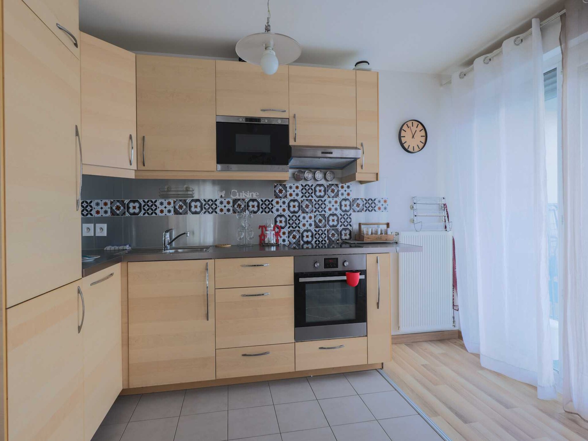 Modern appartement in Saint-Ouen-sur-Seine met balkon - foto 3