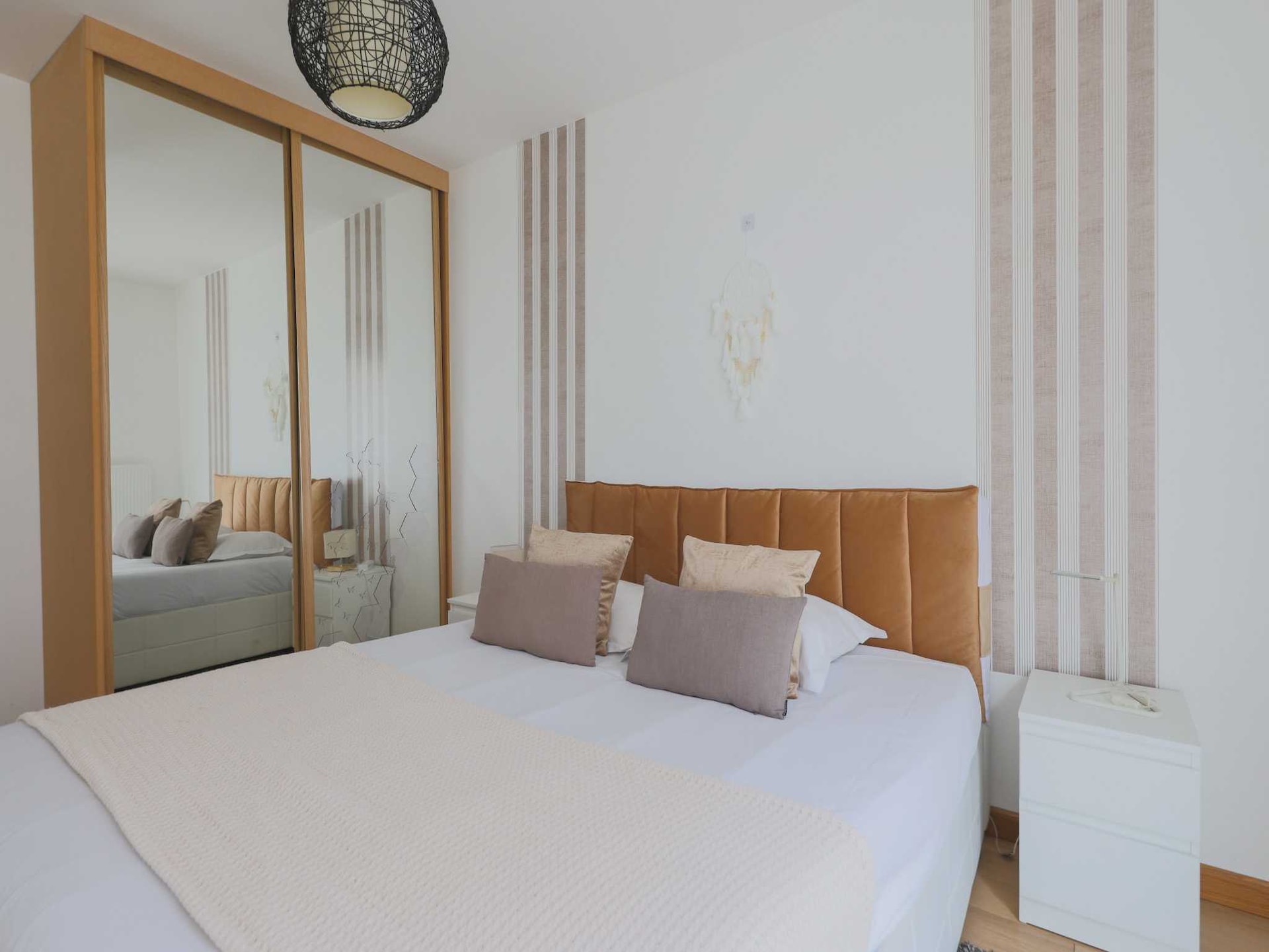 Modern appartement in Saint-Ouen-sur-Seine met balkon - foto 7