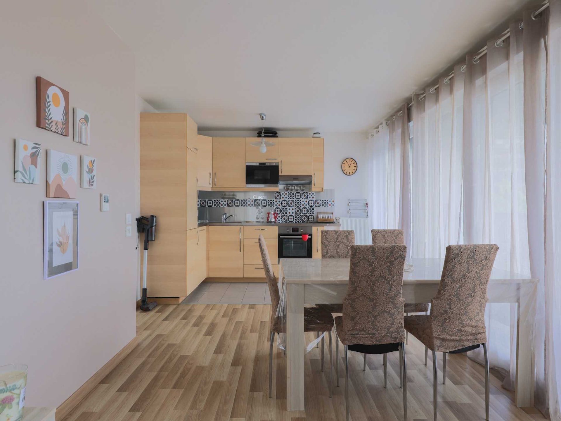 Modern appartement in Saint-Ouen-sur-Seine met balkon - foto 8
