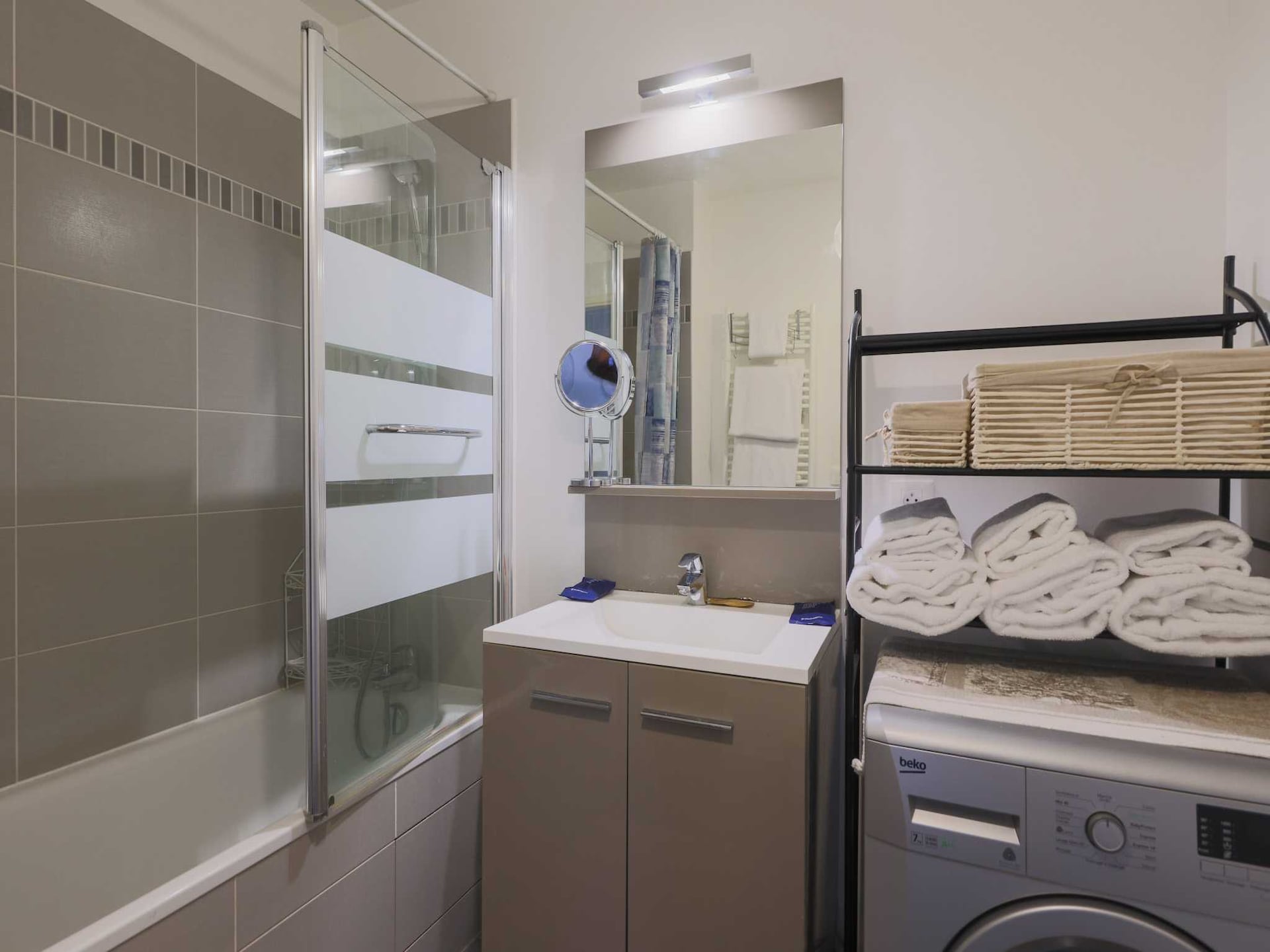 Modern appartement in Saint-Ouen-sur-Seine met balkon - foto 10