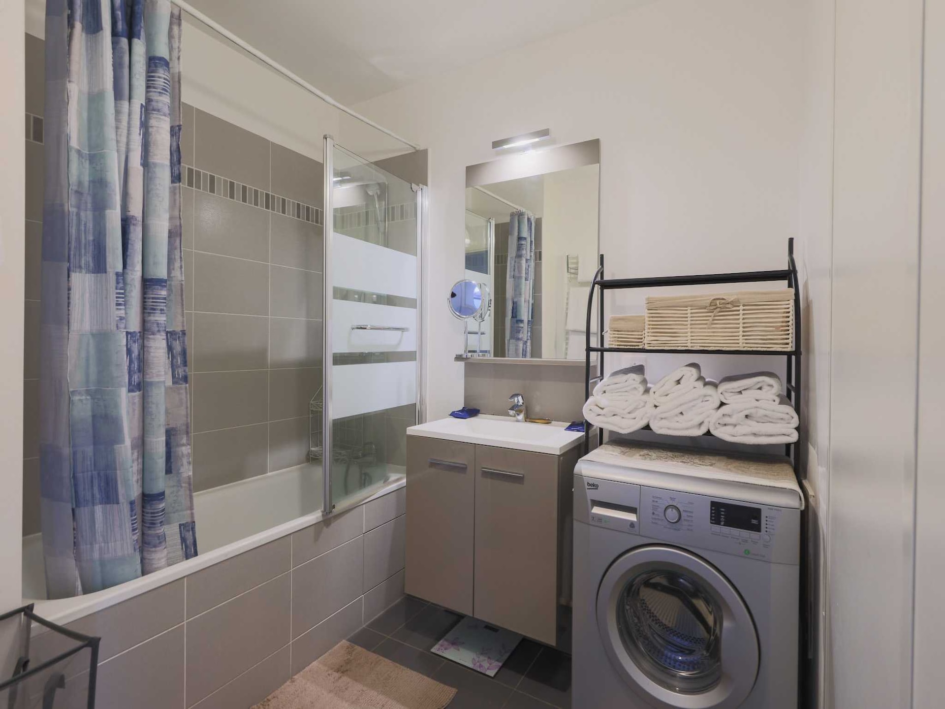 Modern appartement in Saint-Ouen-sur-Seine met balkon - foto 11