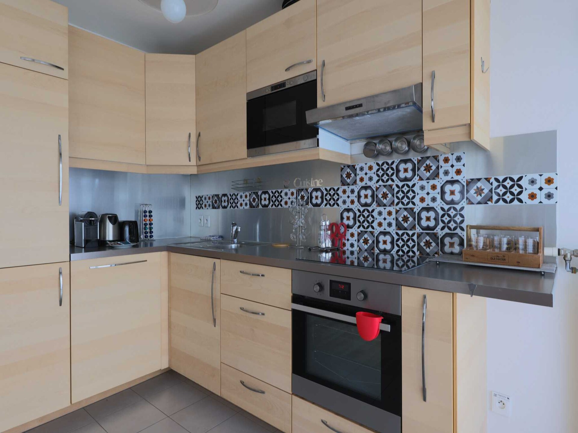 Modern appartement in Saint-Ouen-sur-Seine met balkon - foto 12