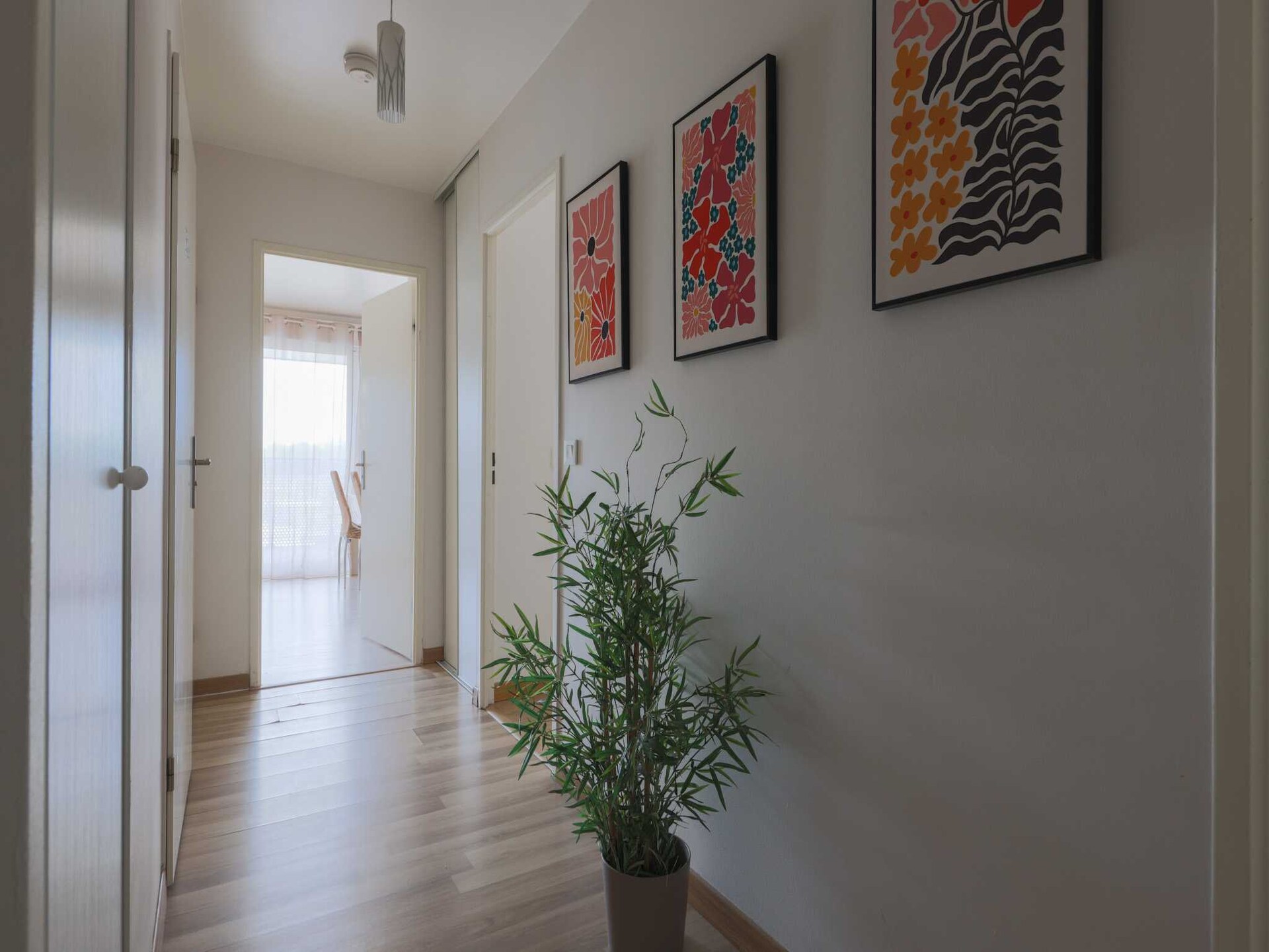 Modern appartement in Saint-Ouen-sur-Seine met balkon - foto 13