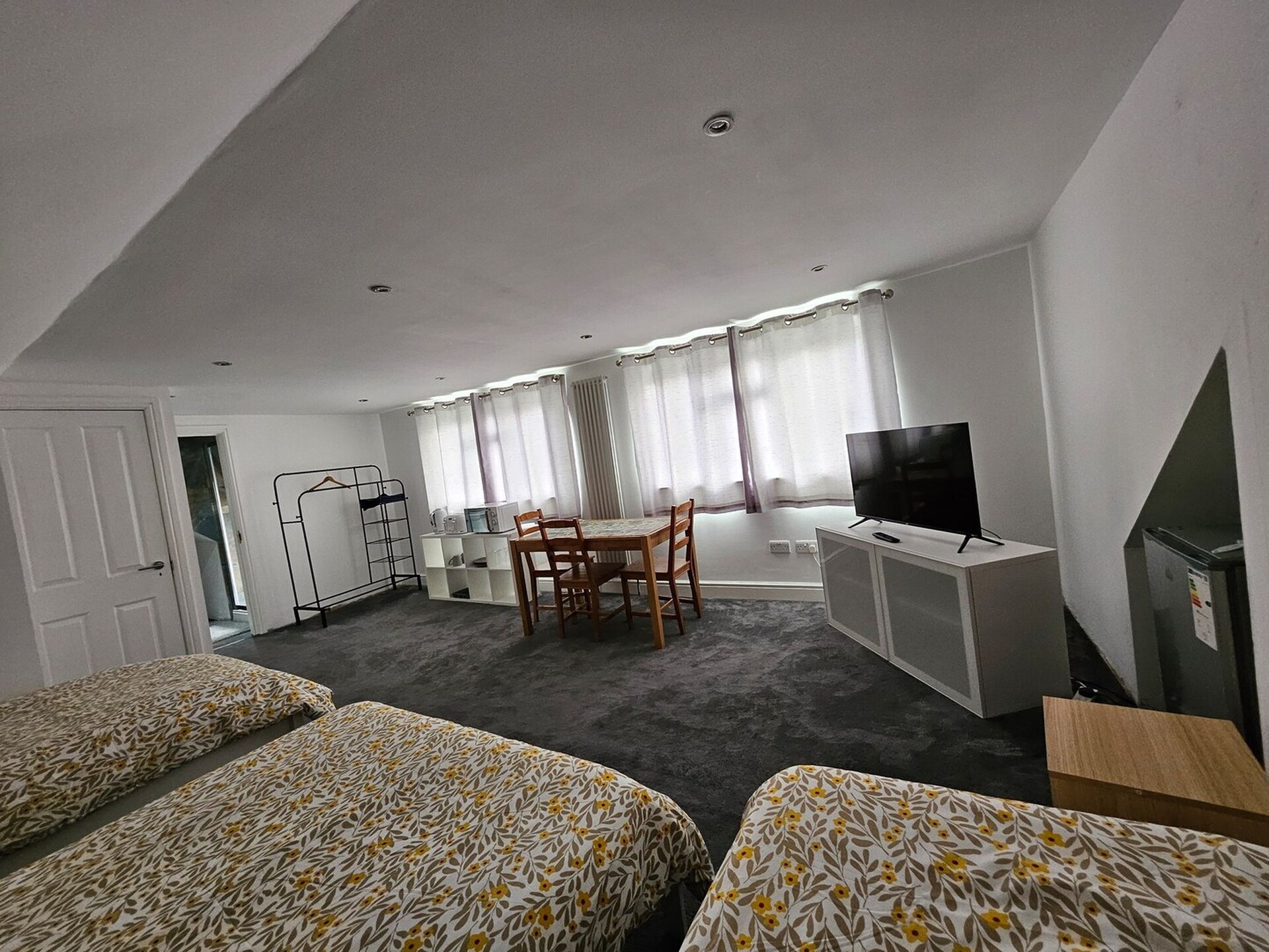Ruim pensionappartement voor 12 personen nabij Windsor Castle & Legoland - foto 1