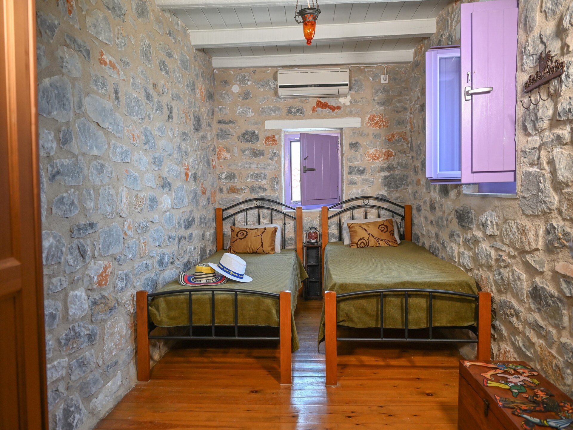 Authentiek Grieks vakantiehuis met zeezicht in Pyrgos Dirou, Mani - foto 2