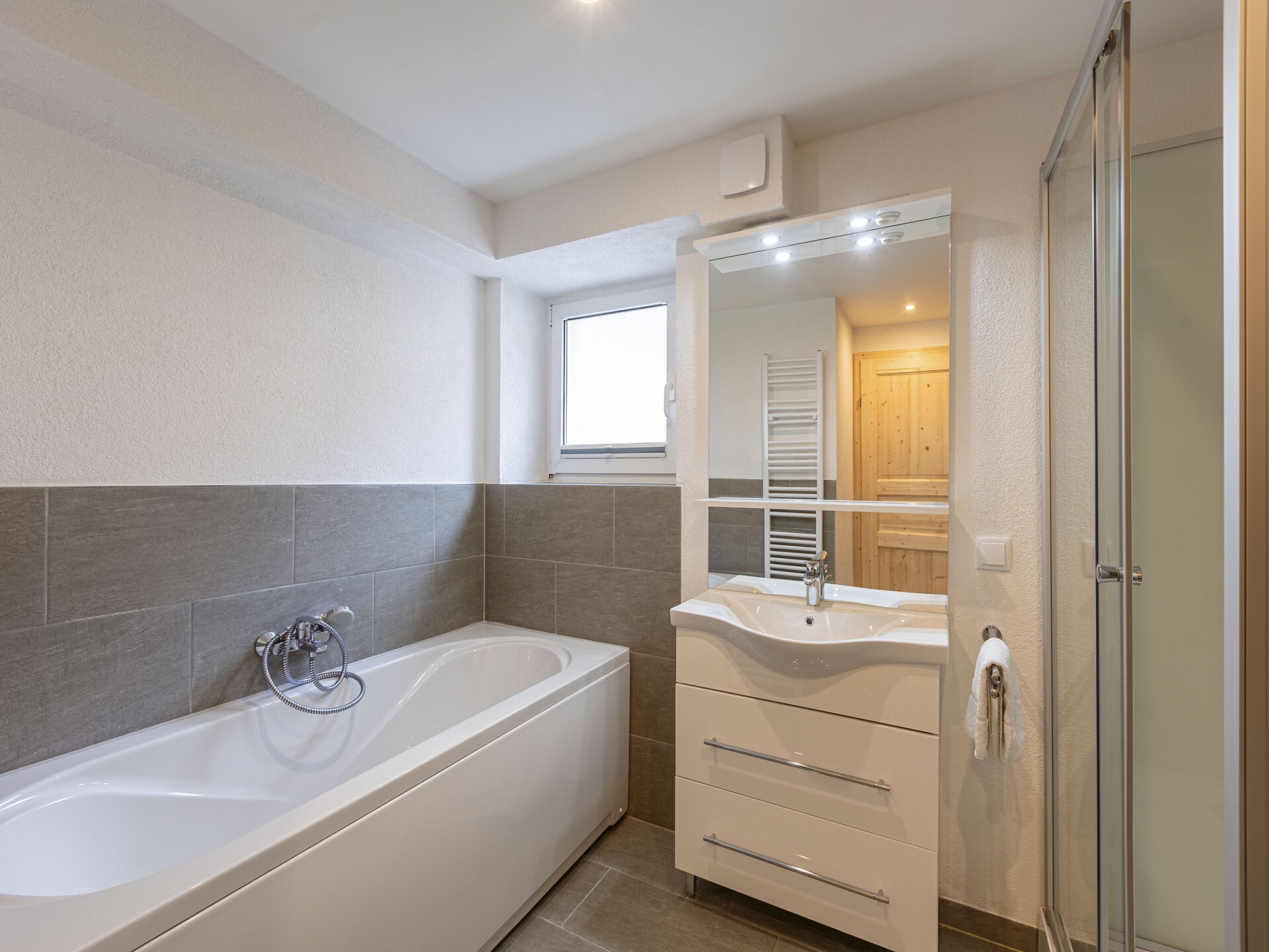 Ruim appartement in Eisenerz met infraroodsauna en balkon - foto 10