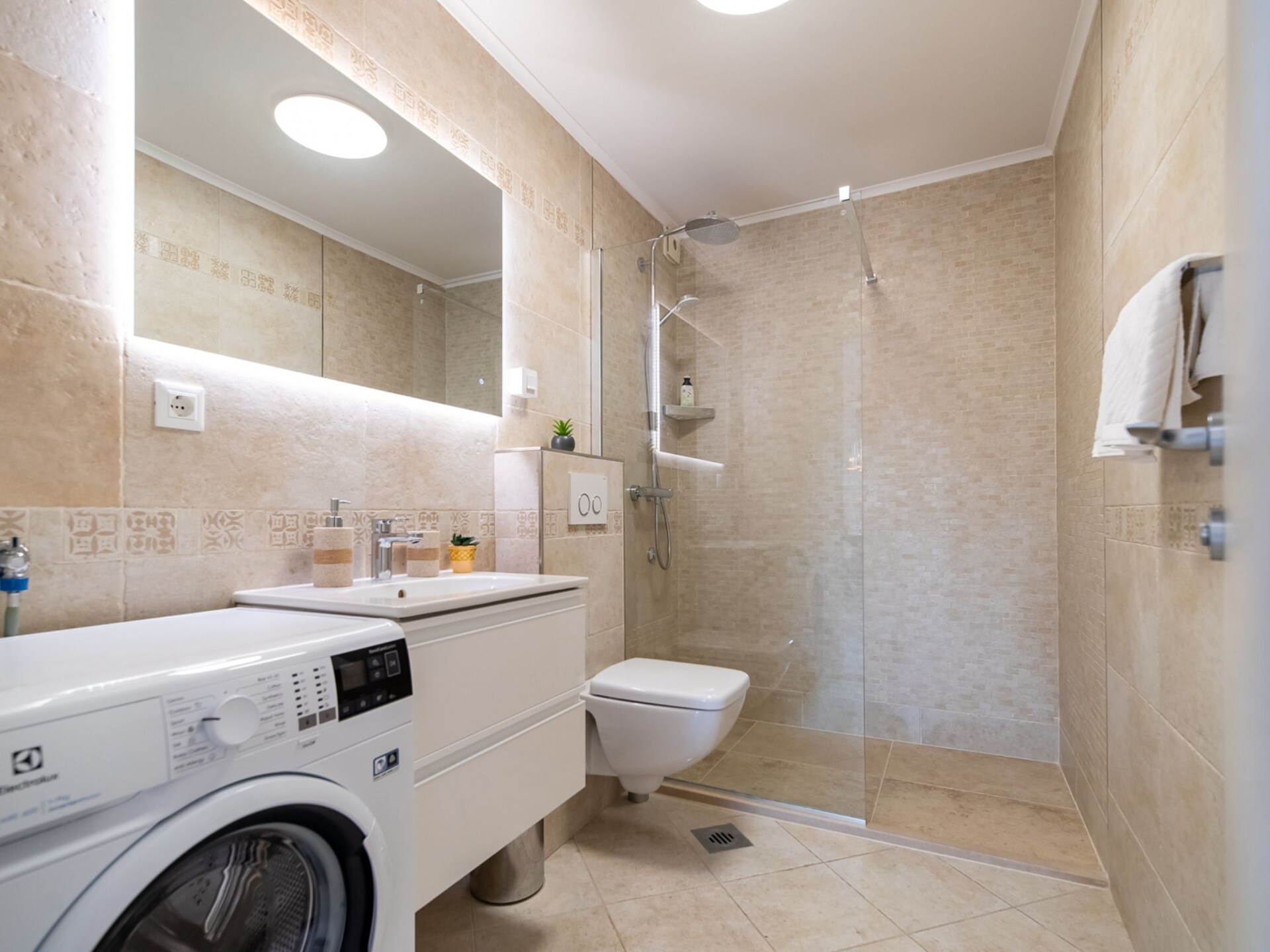 Op 800 m van het strand: ruim appartement in Dubrovnik met zeezicht - foto 13
