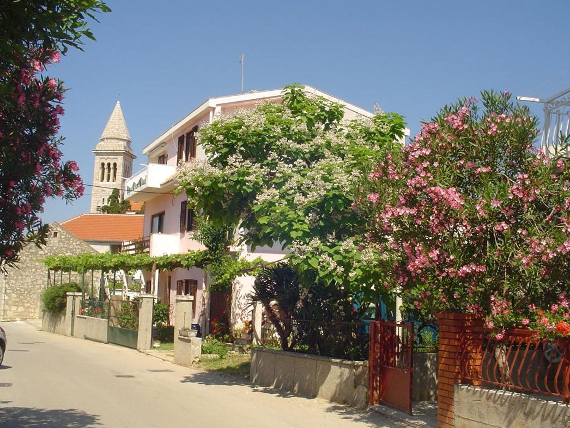 Knus appartement met zeezicht en balkon op 100 meter van het strand in Pakoštane - foto 24