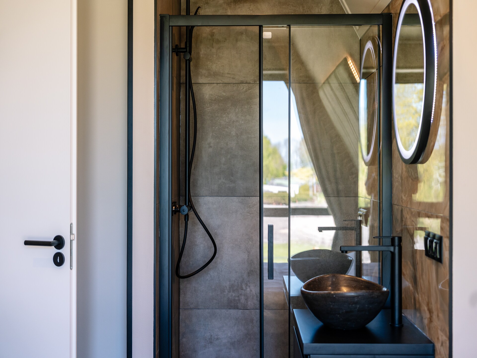Villa Watergloed: luxe vakantiehuis met privézwembad en hottub in Waarland - foto 33