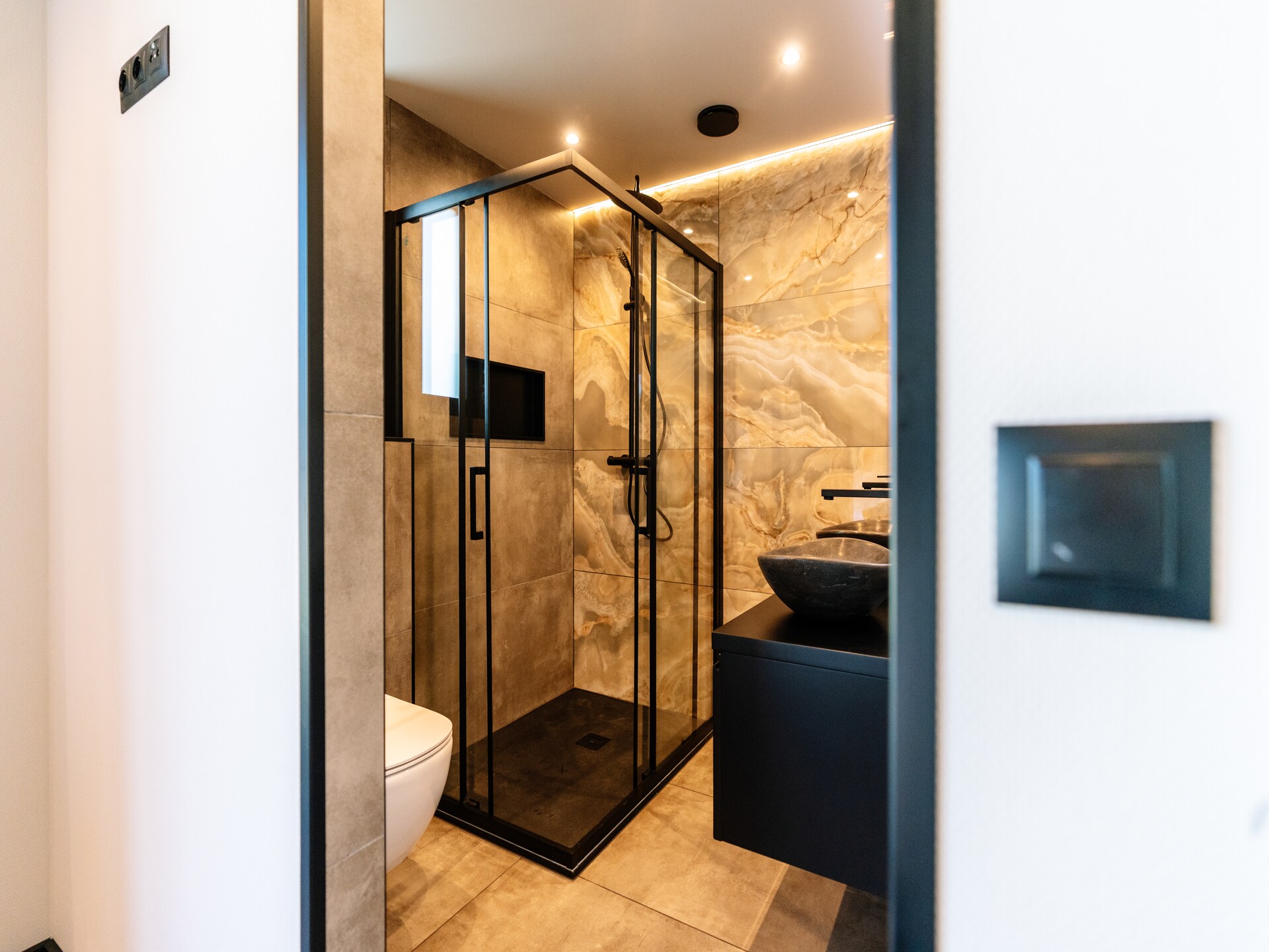 Villa Watergloed: luxe vakantiehuis met privézwembad en hottub in Waarland - foto 37