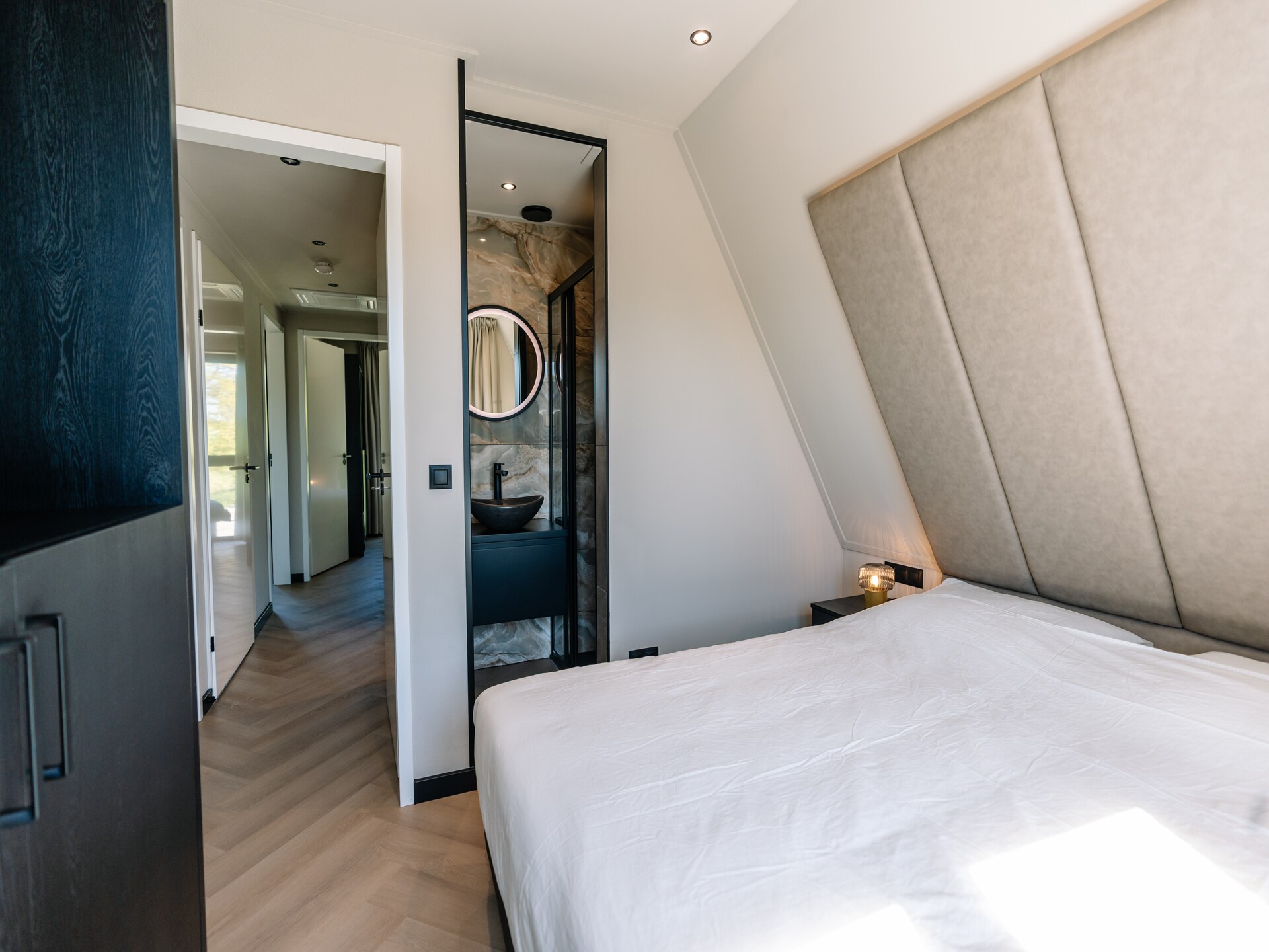 Villa Watergloed: luxe vakantiehuis met privézwembad en hottub in Waarland - foto 28