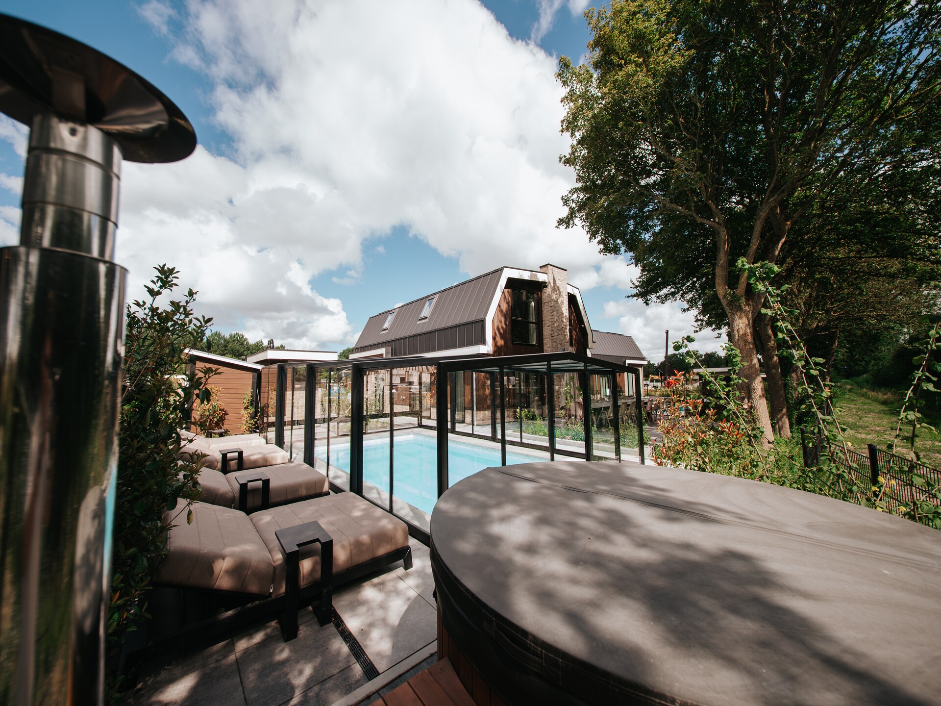 Villa Watergloed: luxe vakantiehuis met privézwembad en hottub in Waarland - foto 38