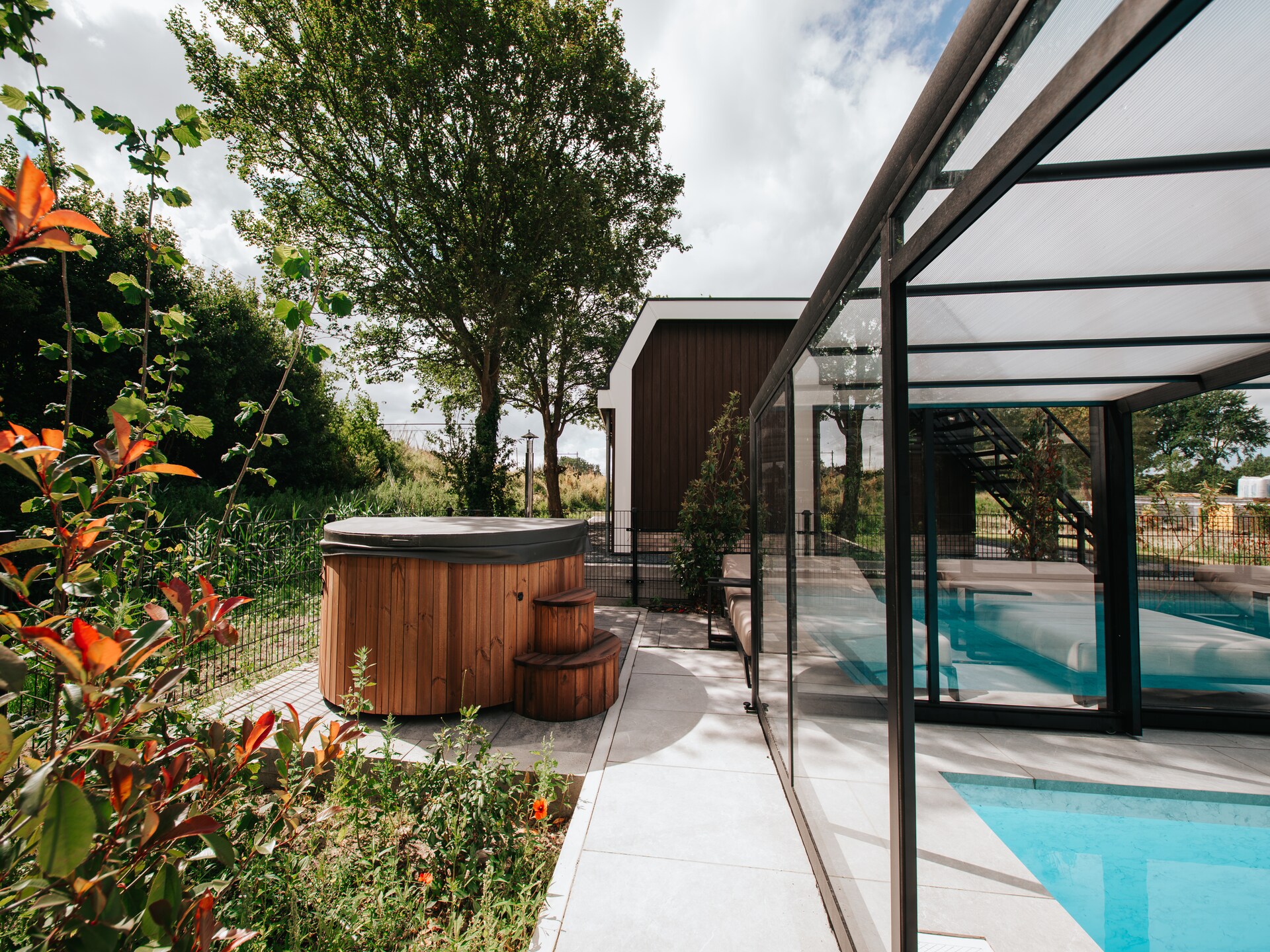 Villa Watergloed: luxe vakantiehuis met privézwembad en hottub in Waarland - foto 41