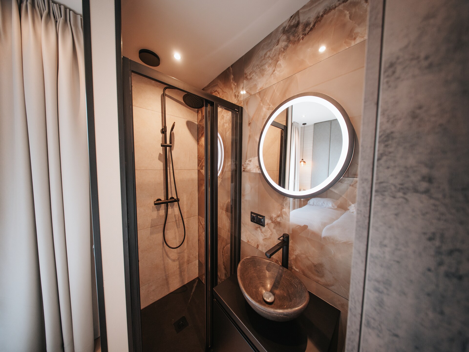 Villa Watergloed: luxe vakantiehuis met privézwembad en hottub in Waarland - foto 33