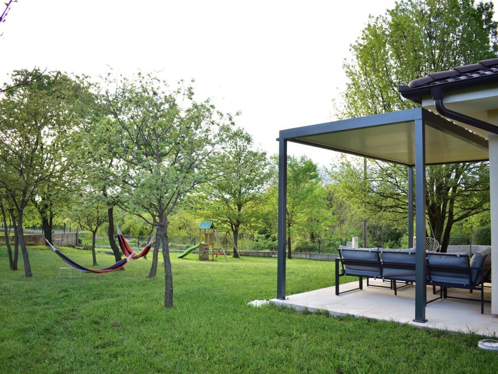Romantische villa in Istrië met grote tuin, speelplek en terras op 20 min van strand - foto 2
