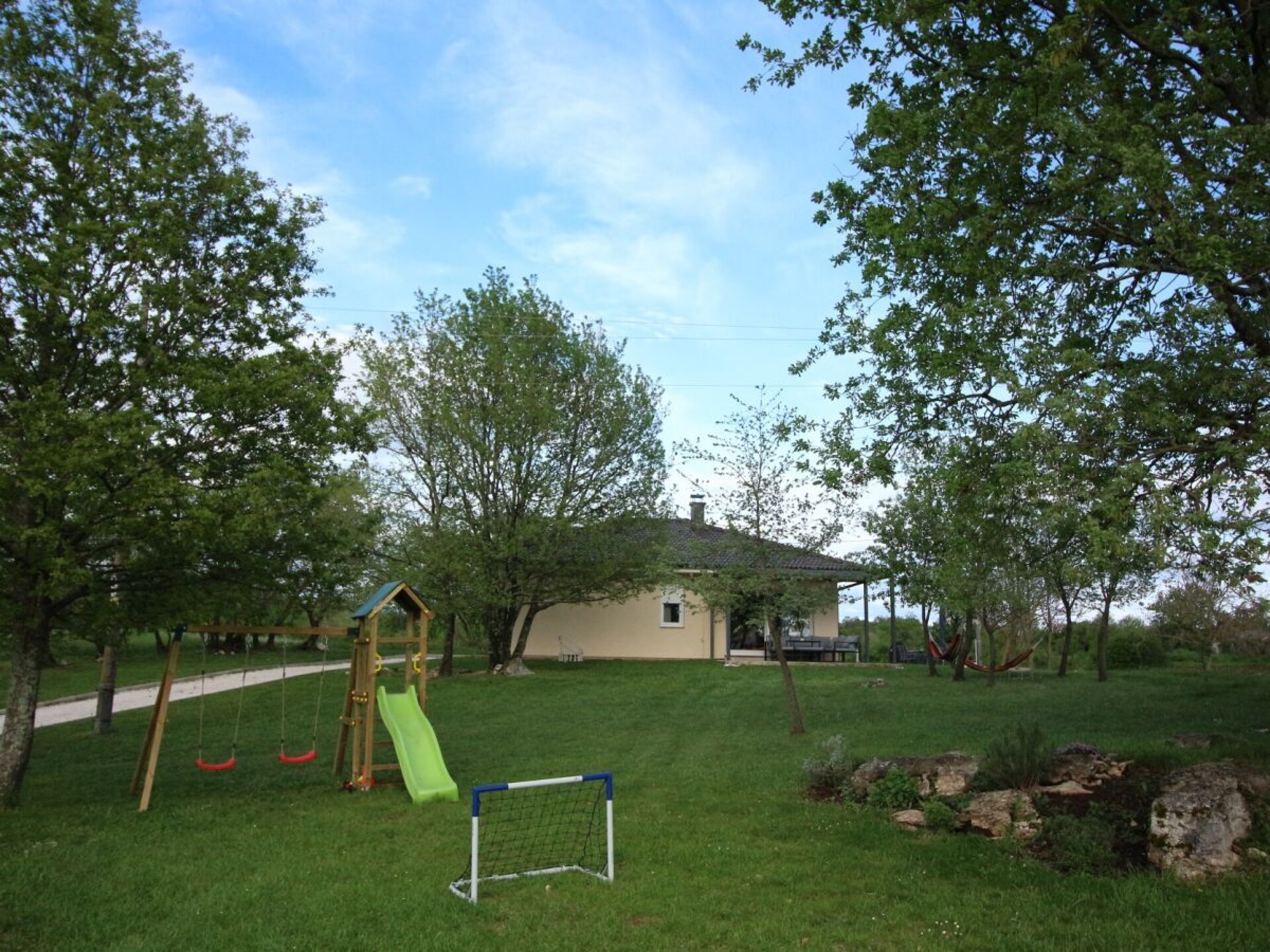 Romantische villa in Istrië met grote tuin, speelplek en terras op 20 min van strand - foto 3