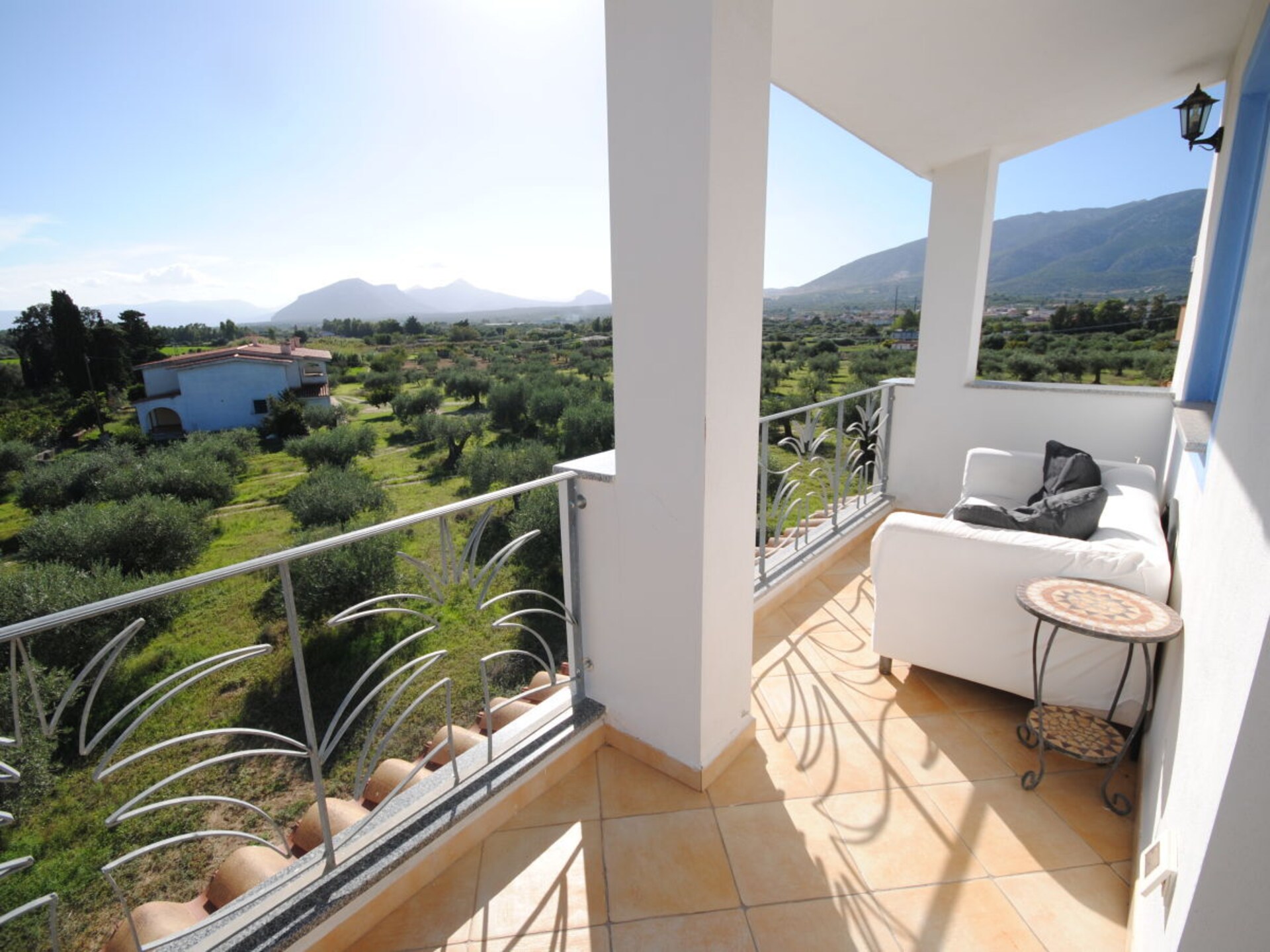 Sfeervol appartement in Orosei met panoramisch dakterras en zeezicht - foto 8