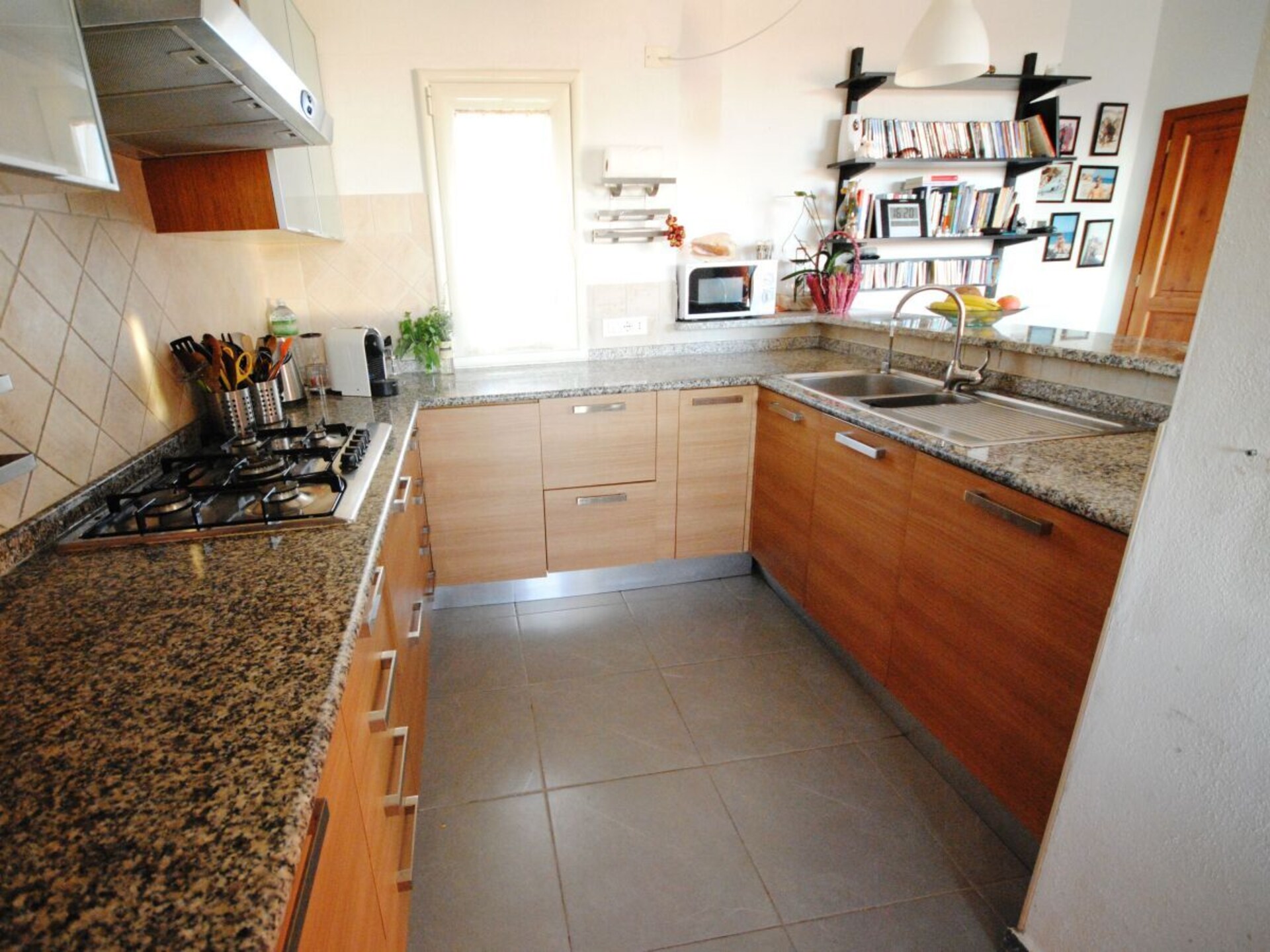 Sfeervol appartement in Orosei met panoramisch dakterras en zeezicht - foto 14