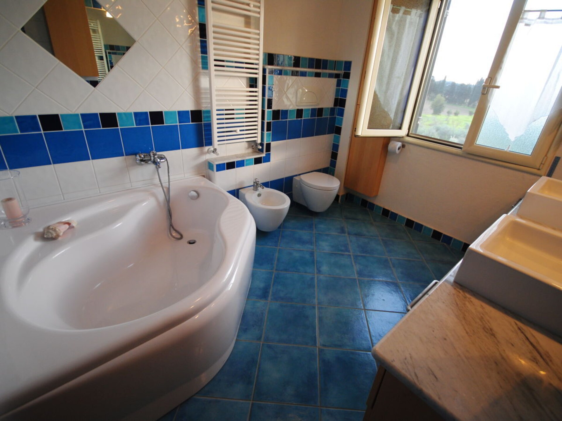 Sfeervol appartement in Orosei met panoramisch dakterras en zeezicht - foto 18