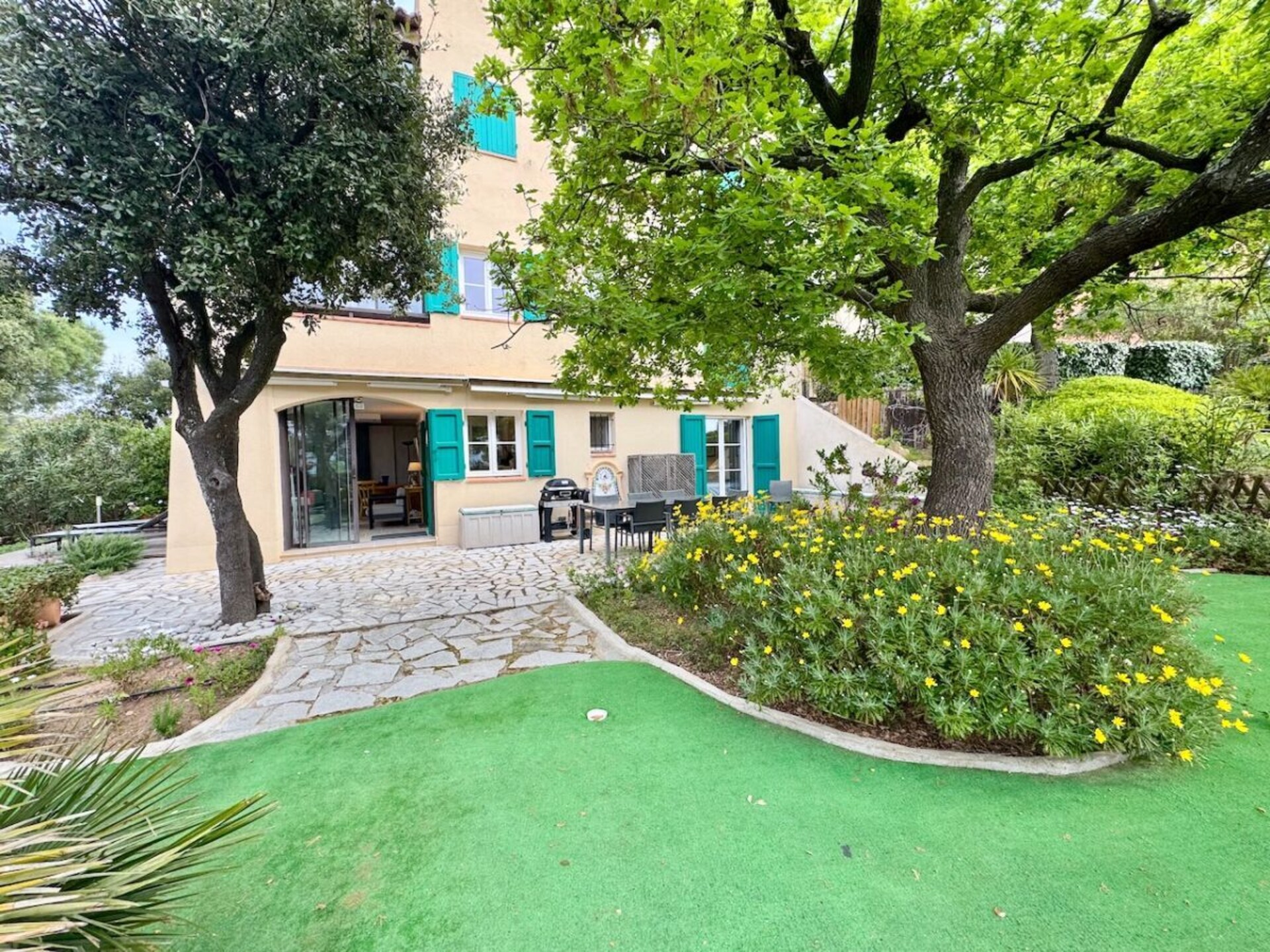 Golfvakantiehuis met zwembad, tuin en zeezicht nabij Sainte-Maxime - foto 9