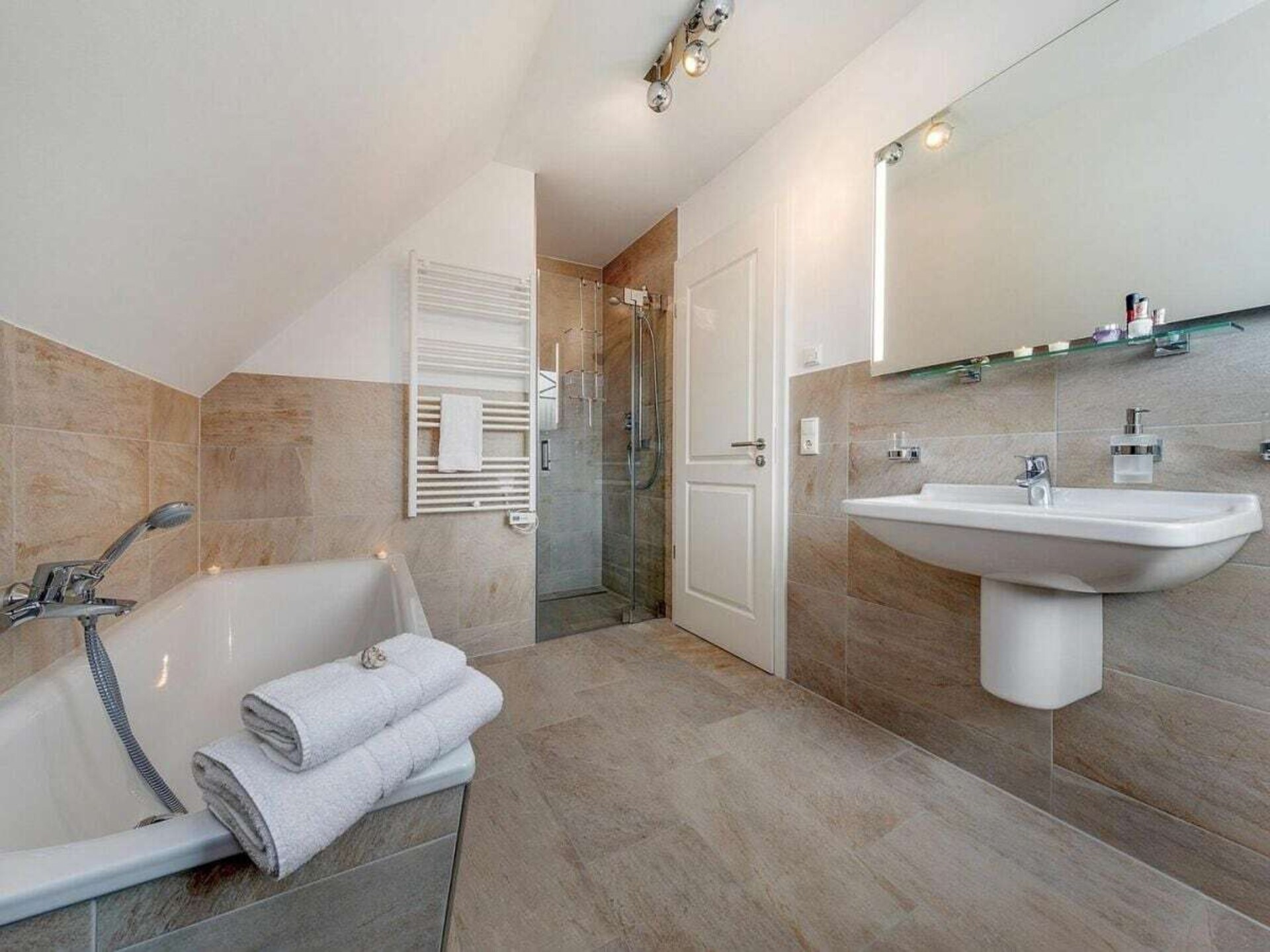 Nieuw vakantiehuis op Zingst, 148m² met sauna, vlakbij het Oostzeestrand - foto 22