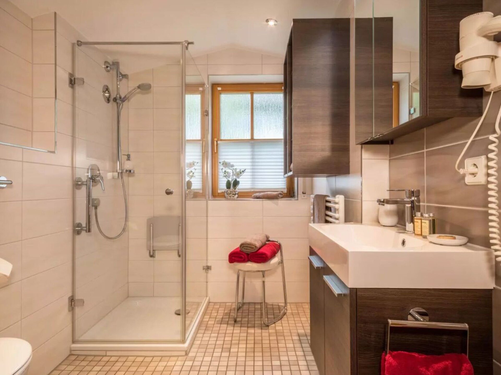 Licht 4-sterren appartement met zuidbalkon, op 300m van het centrum van Salem - foto 29