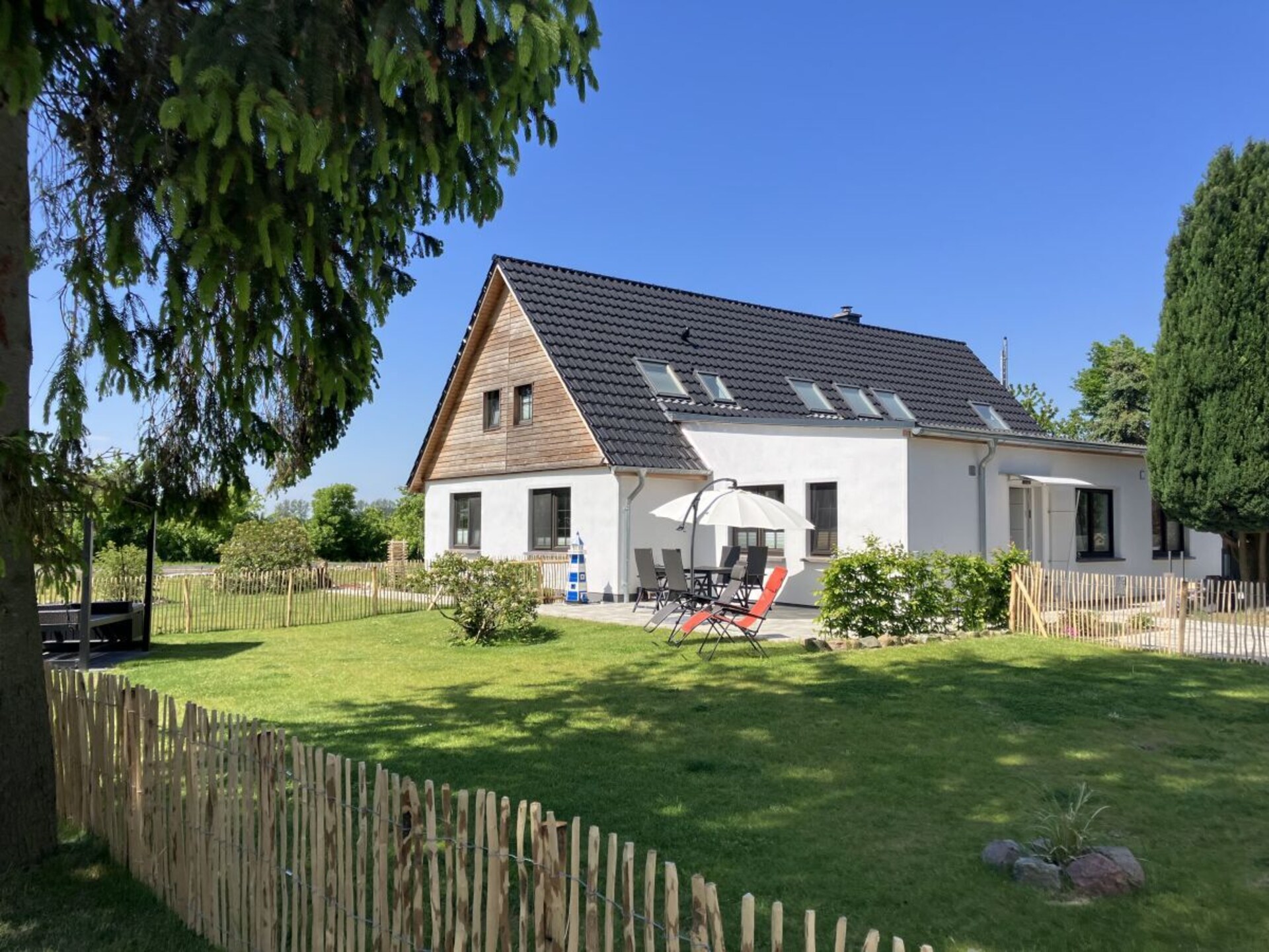 Ruim 4-sterren maisonnette met waterzicht bij Tremter Bodden - foto 8
