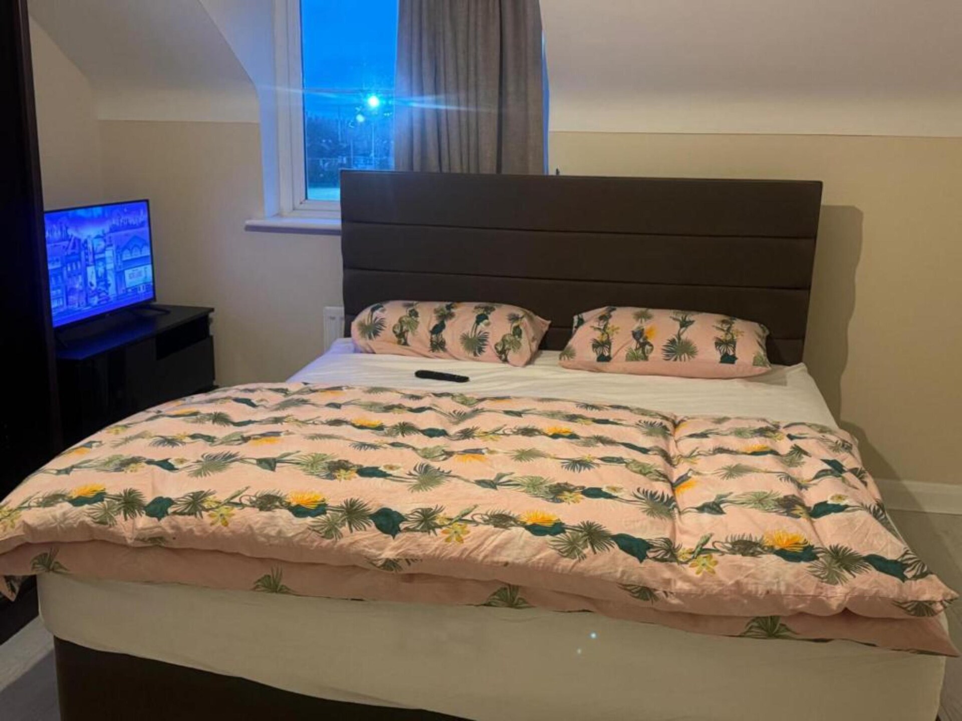 Comfortabele Kingsize Kamer met Terras en Parkeren in Manchester - foto 3