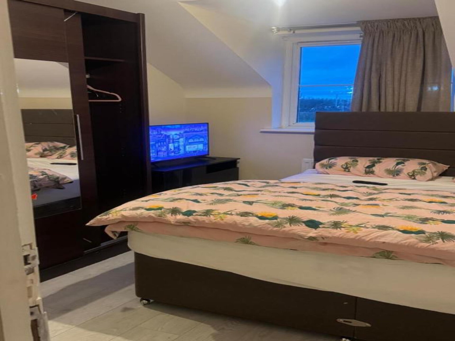 Comfortabele Kingsize Kamer met Terras en Parkeren in Manchester - foto 5