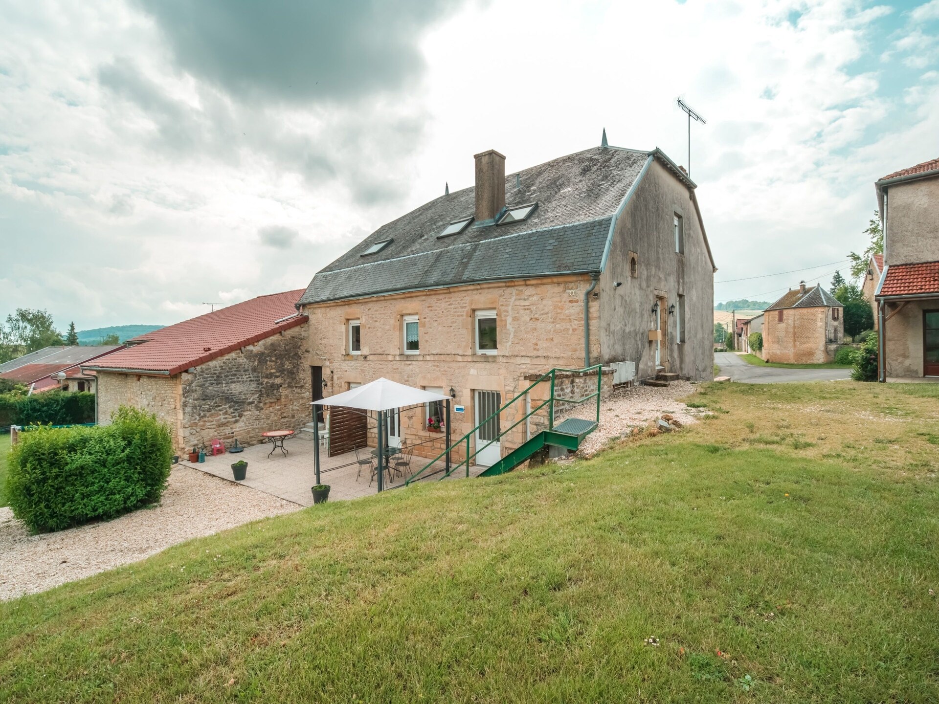 Ruim vakantiehuis in Nouart met weids uitzicht en boerderijbeleving - foto 13